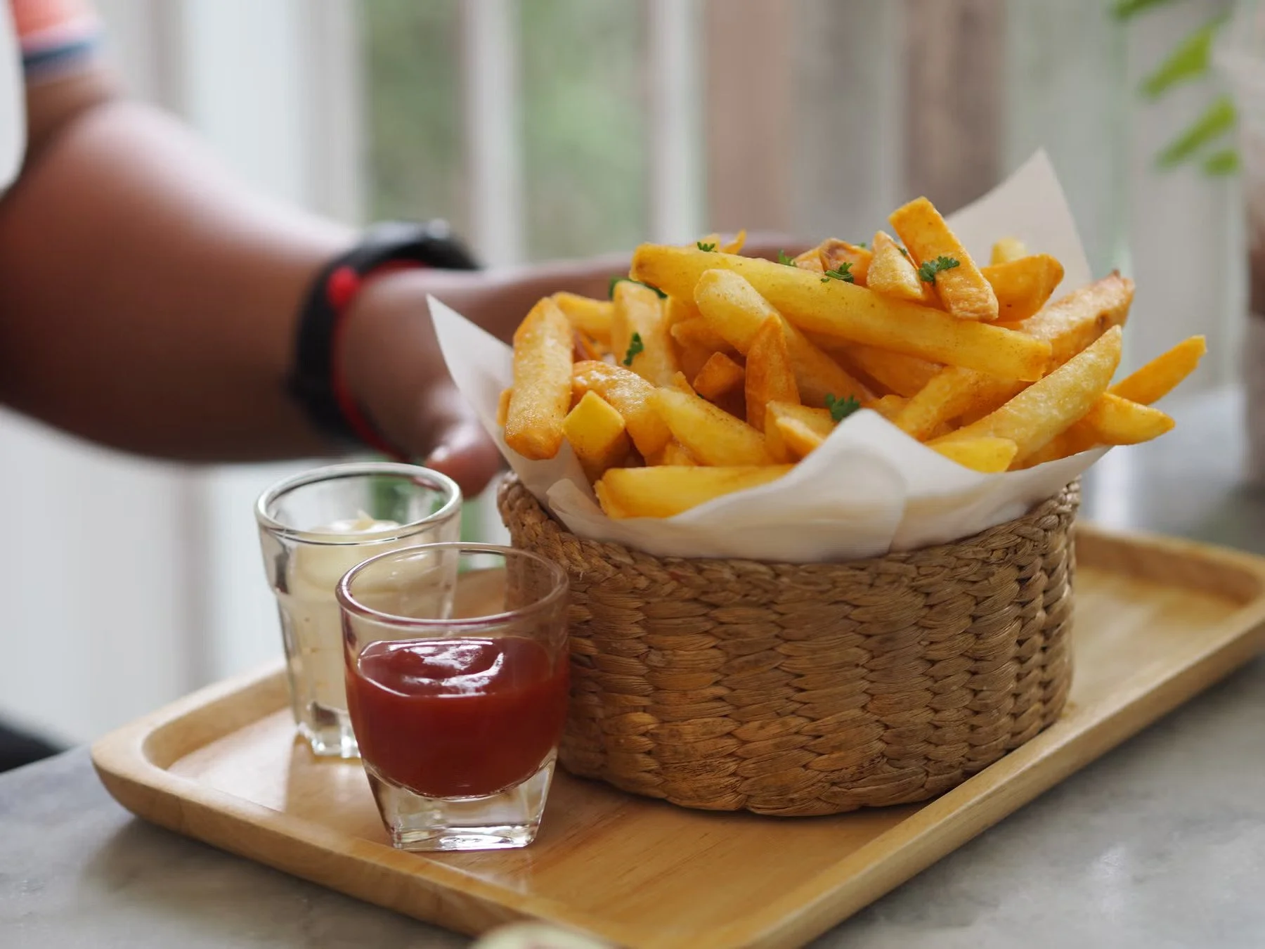 These Are the Top 5 Foods That Cause Inflammation, According to a Doctor and Dietitian