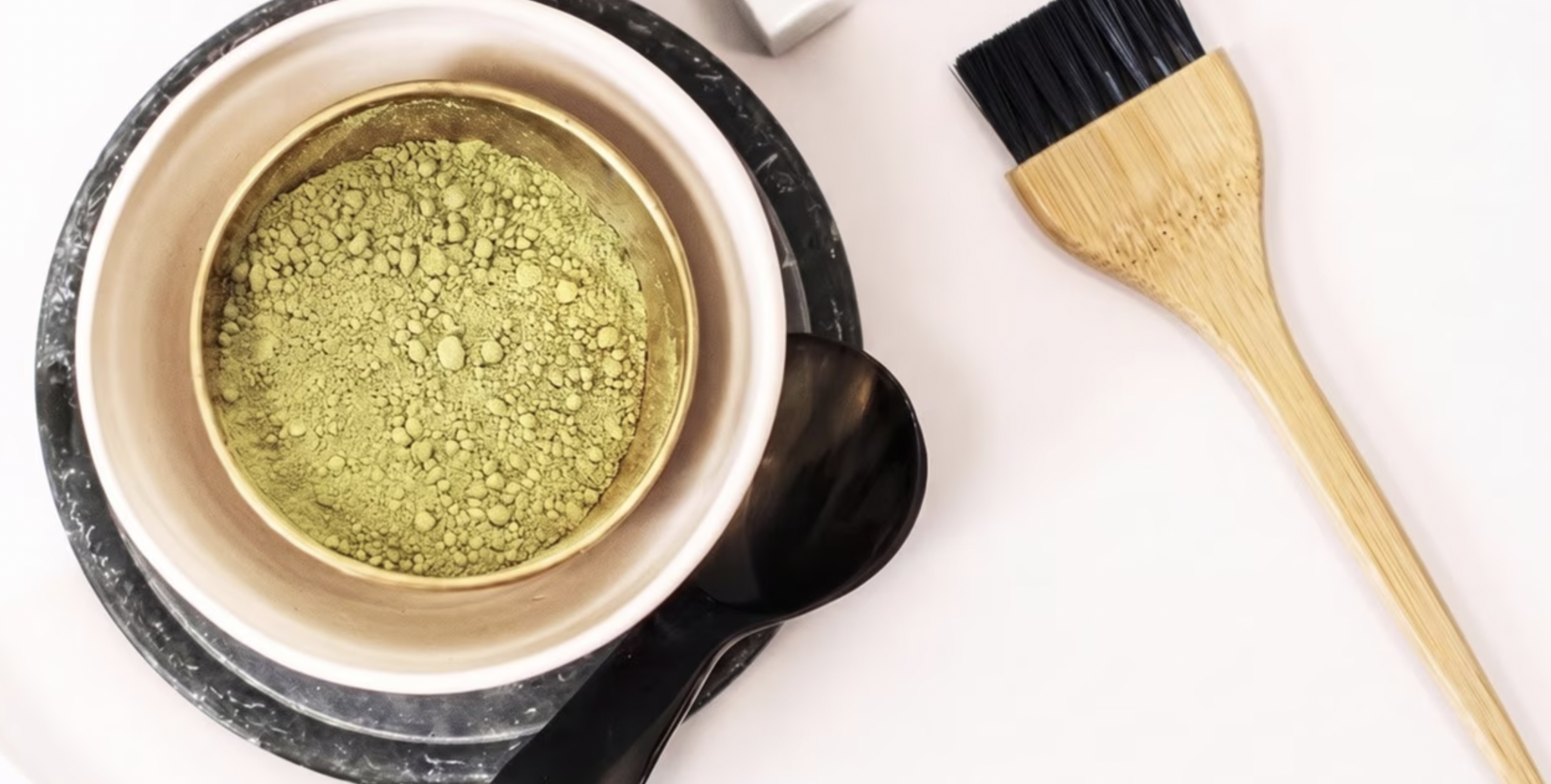 Coloration végétale : comment fonctionne cette alternative aux colorations chimiques ?