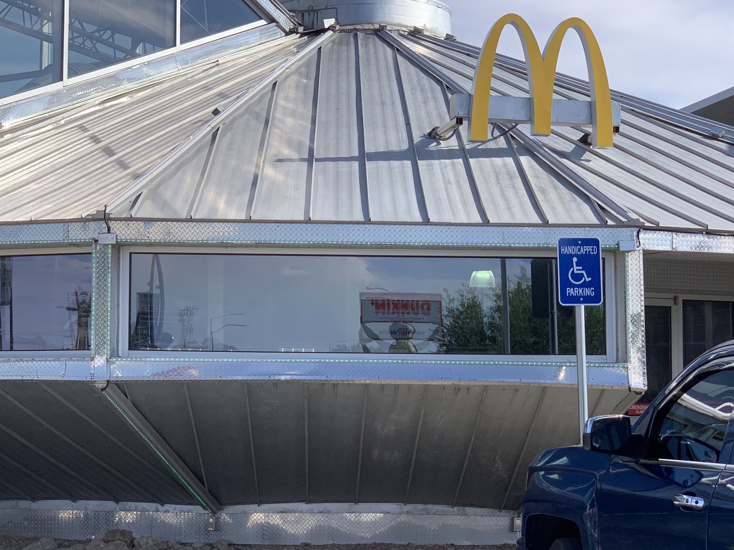 Even McDonalds gets in on the alien theme in Roswell with their spaceship-shaped dining area. 