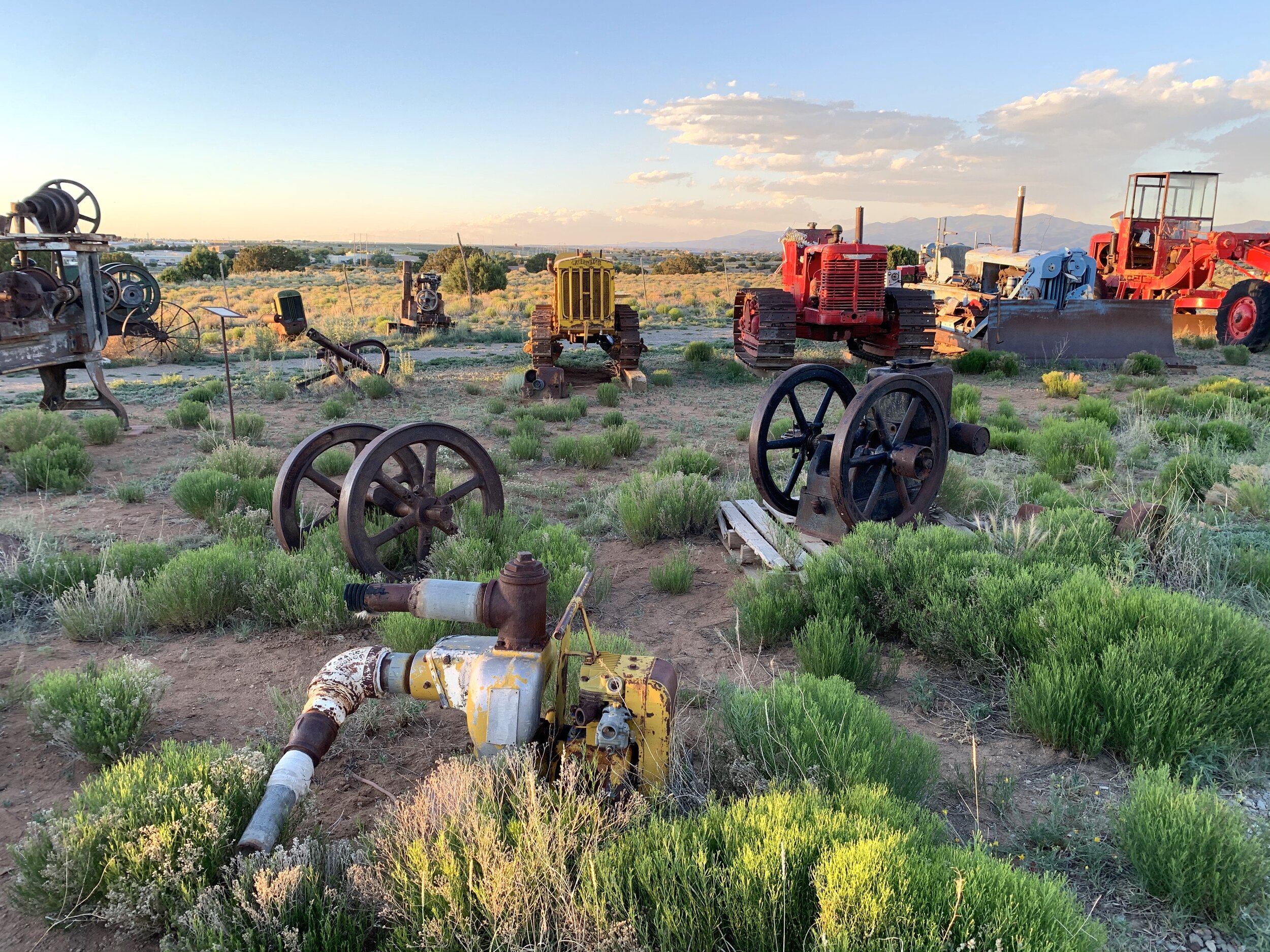  Even our RV Park owner had a hobby of collecting modern art and old vehicles and machinery. The machinery was the park's theme with all types of antiques scattered around the grounds, mixed in with modern art. It certainly went with the Santa Fe vib