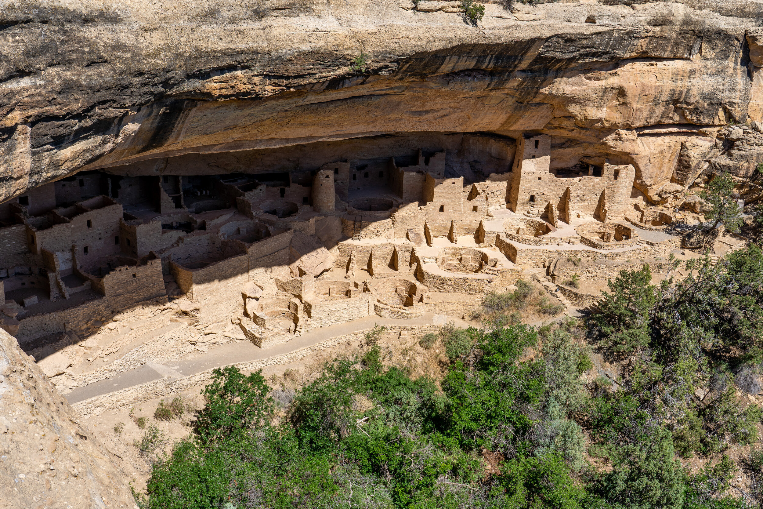  An incredible highlight of Mesa Verde NP is the cliff dwellings that were built over 800 years ago by the Pueblo Indians.  Long House , pictured here, is the second largest dwelling and has 150 rooms and 21 kivas (large rooms used for political and 