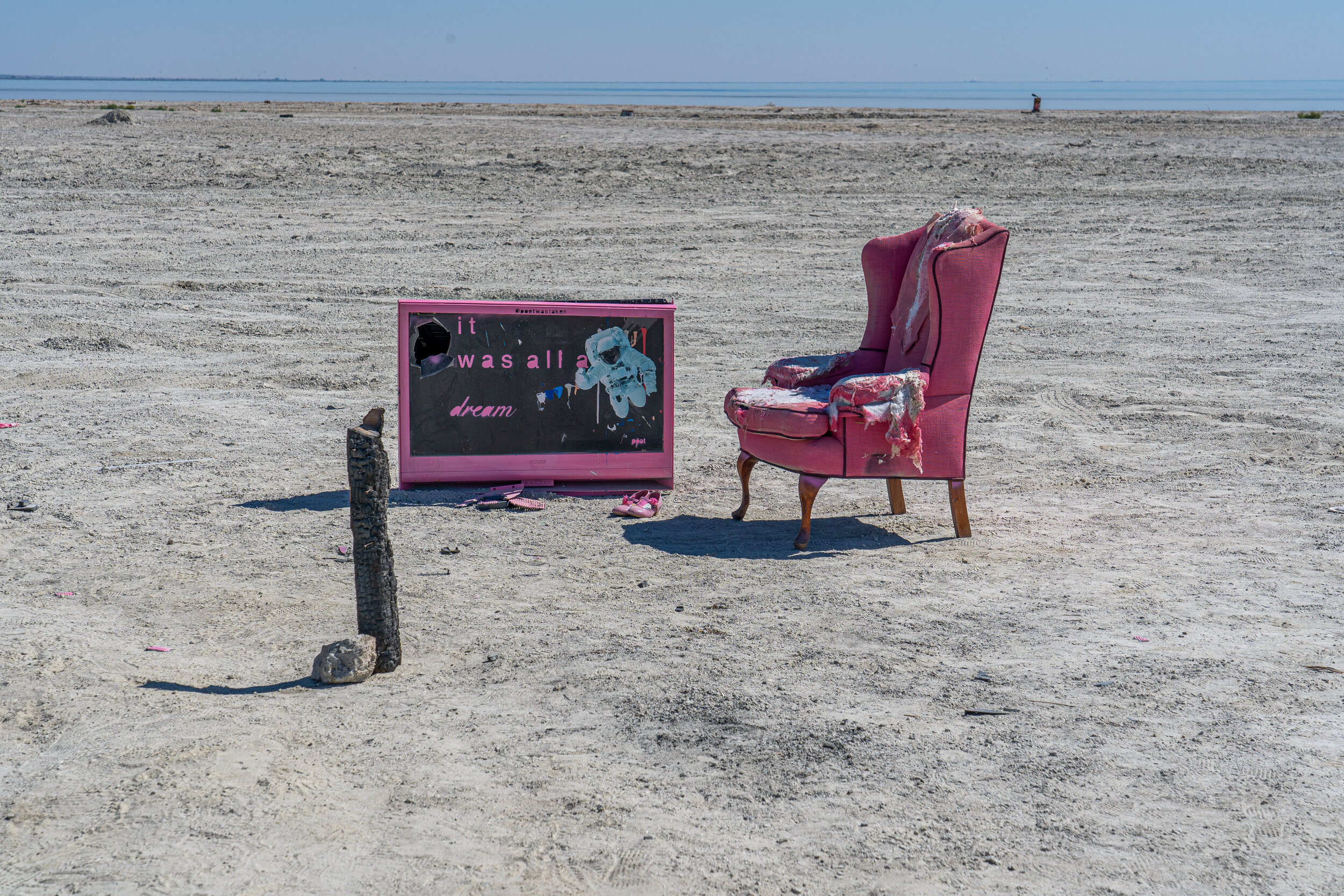  As everything died in the Salton Sea, the once sought after land became a liability to businesses and homeowners. Vacation homes were abandoned, vandalized, and left to crumble. A flood years ago dispersed the contents of the abandoned houses, givin