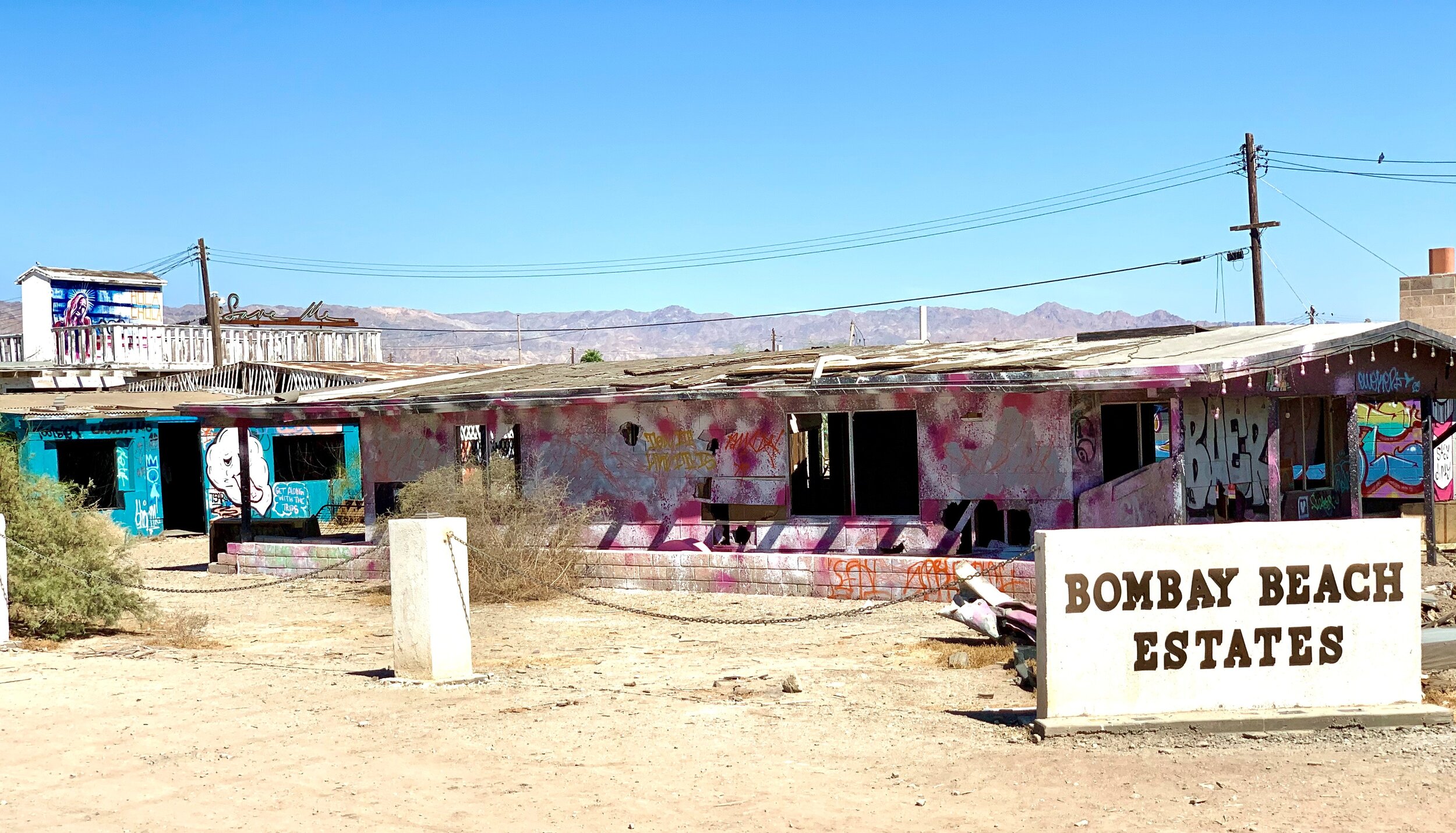  In its heyday, Bing Crosby and The Beach Boys entertained here, but in recent years Salton Sea’s only notable celebrity visit was from Anthony Bourdain, who featured the area on  Parts Unknown . And by the way, it still smells terrible here. One vlo
