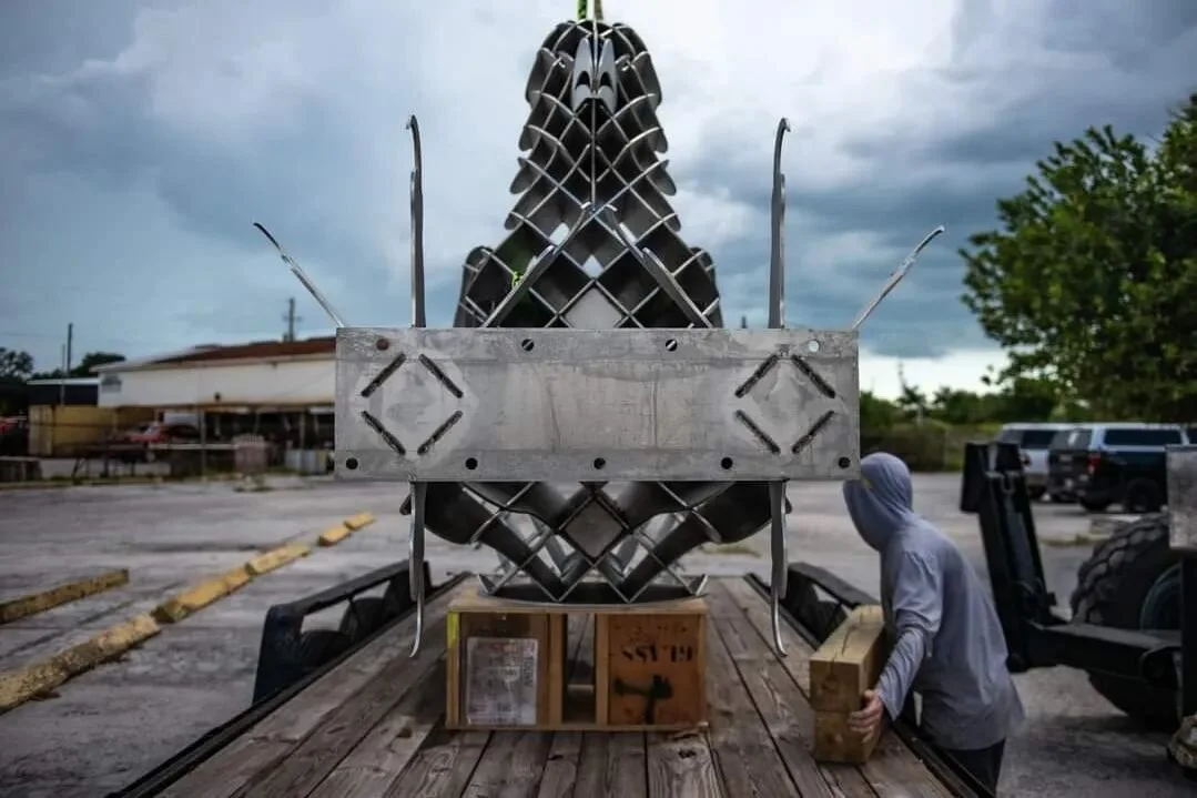 Yesterday morning, Tip of the Spear set out to Tennessee!

.
.
.
.

📷s: @alexkaufmandesign
#mga #mgasculpture #mgasculpturestudio #mgateam #sculpture #publicart #publicsculpture #art