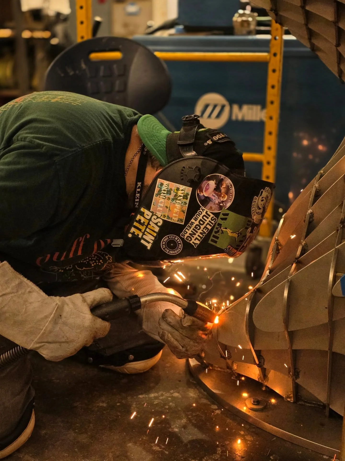 Nexus 🧬

Commissioned for the University of Utah Spencer Fox Eccles School of Medicine in Salt Lake City, Utah.
Estimated Install is March 2nd, 2026! So stay tuned!

#mgasculpturestudio #publicart #sculpture #art #publicsculpture