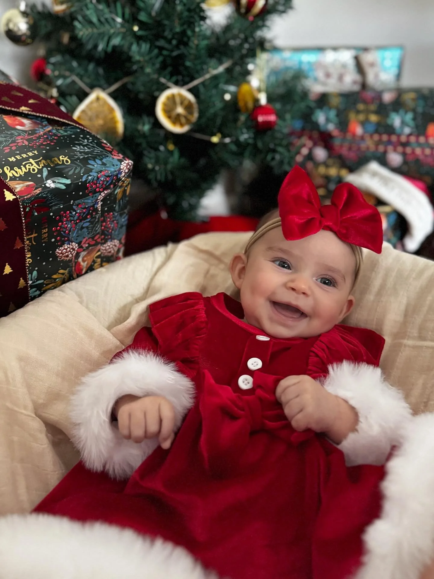 All I want for Christmas is Lou. 🎄🎶

#babychristmas #wlw #twomomsquad