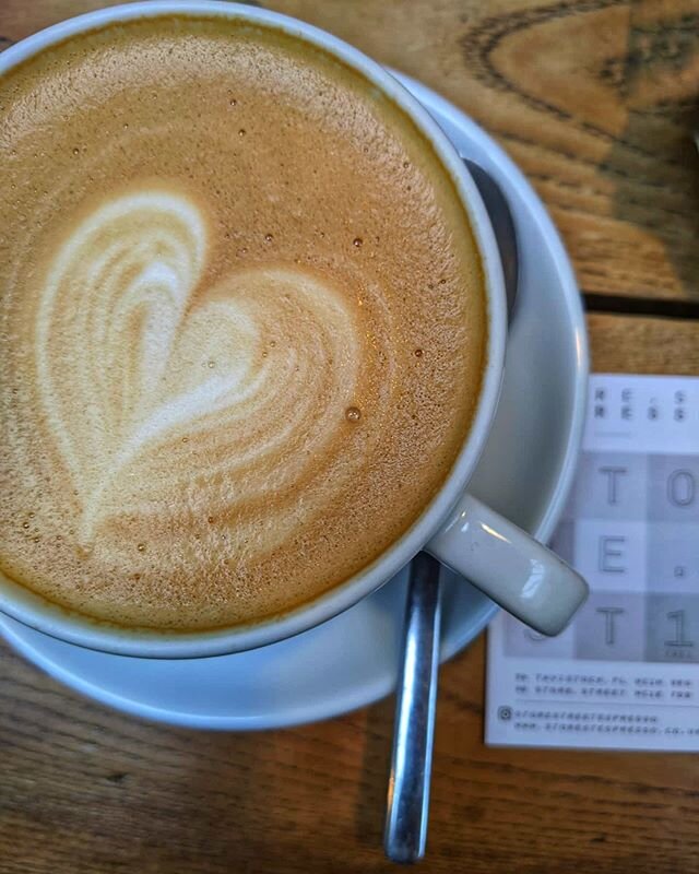 This city is hectic and overwhelming, but I've eaten at this little cafe next to my school three times in the past two dates and it, at least, is starting to feel like a little oasis. 
#london #coffeshops #coffeeplease #coffeeshots #latte