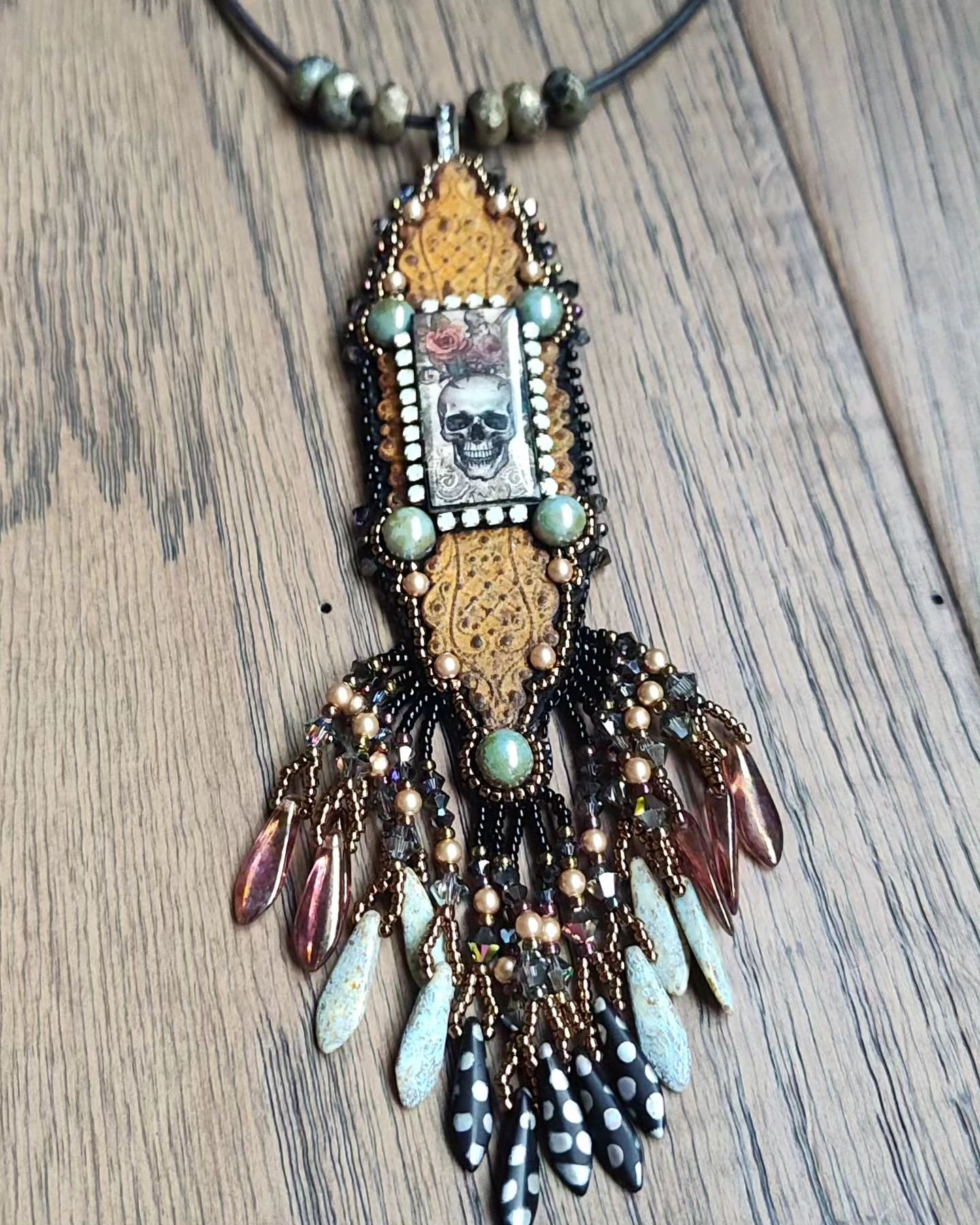 Made yesterday, @sherryserafini kit, Davenport Necklace. I can't wait to wear it!
.
#beadembroideredjewelry #sherryserafini #beadkit #necklacelove
