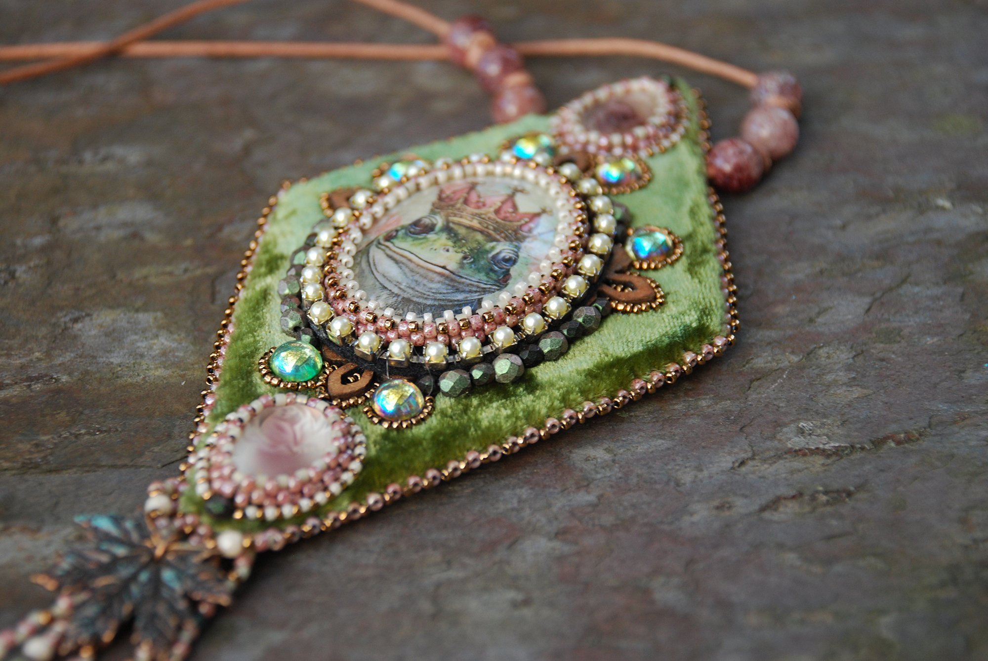 frog_necklace01.jpg