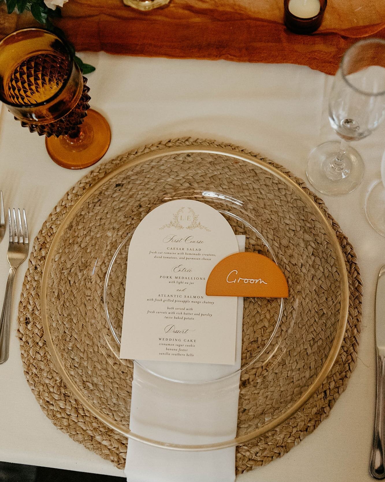 Love this entire set up!

@samanthapatri 
@sedonawedding 
@lauranemeth 

&bull;
&bull;
&bull;
&bull;
#archedmenu #archedmenus #weddingmenus #menucard #menucards #weddingmenu #placesetting #placesettings #weddingtablesetting #weddingtabledecor #weddin