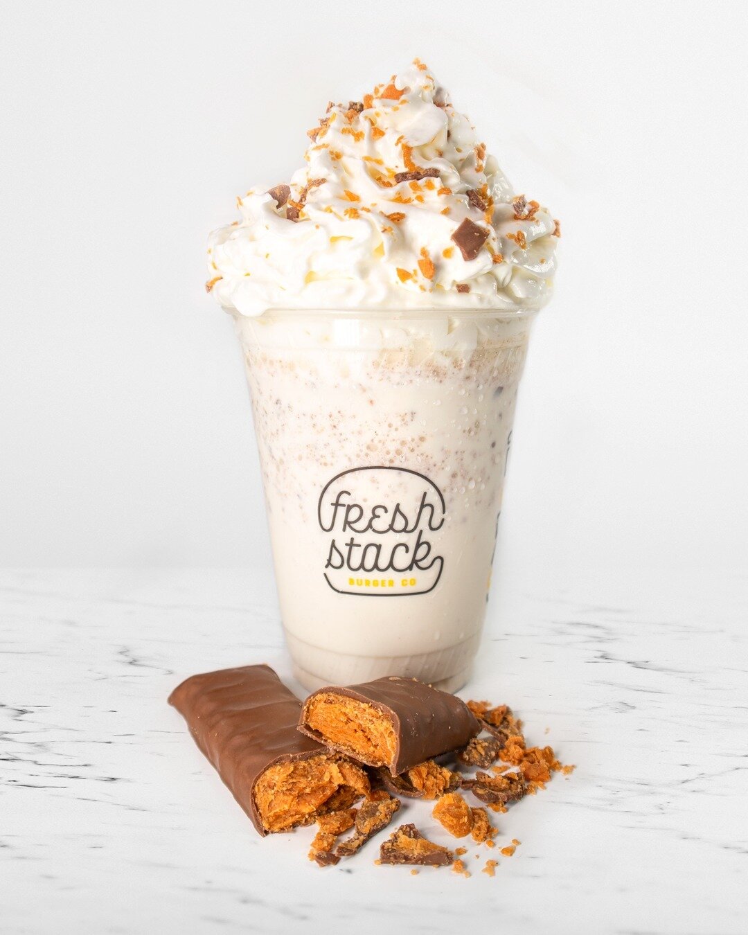Love peanut butter? If you answered yes, you definitely need to try our new limited time Butterfingers shake! 🤤