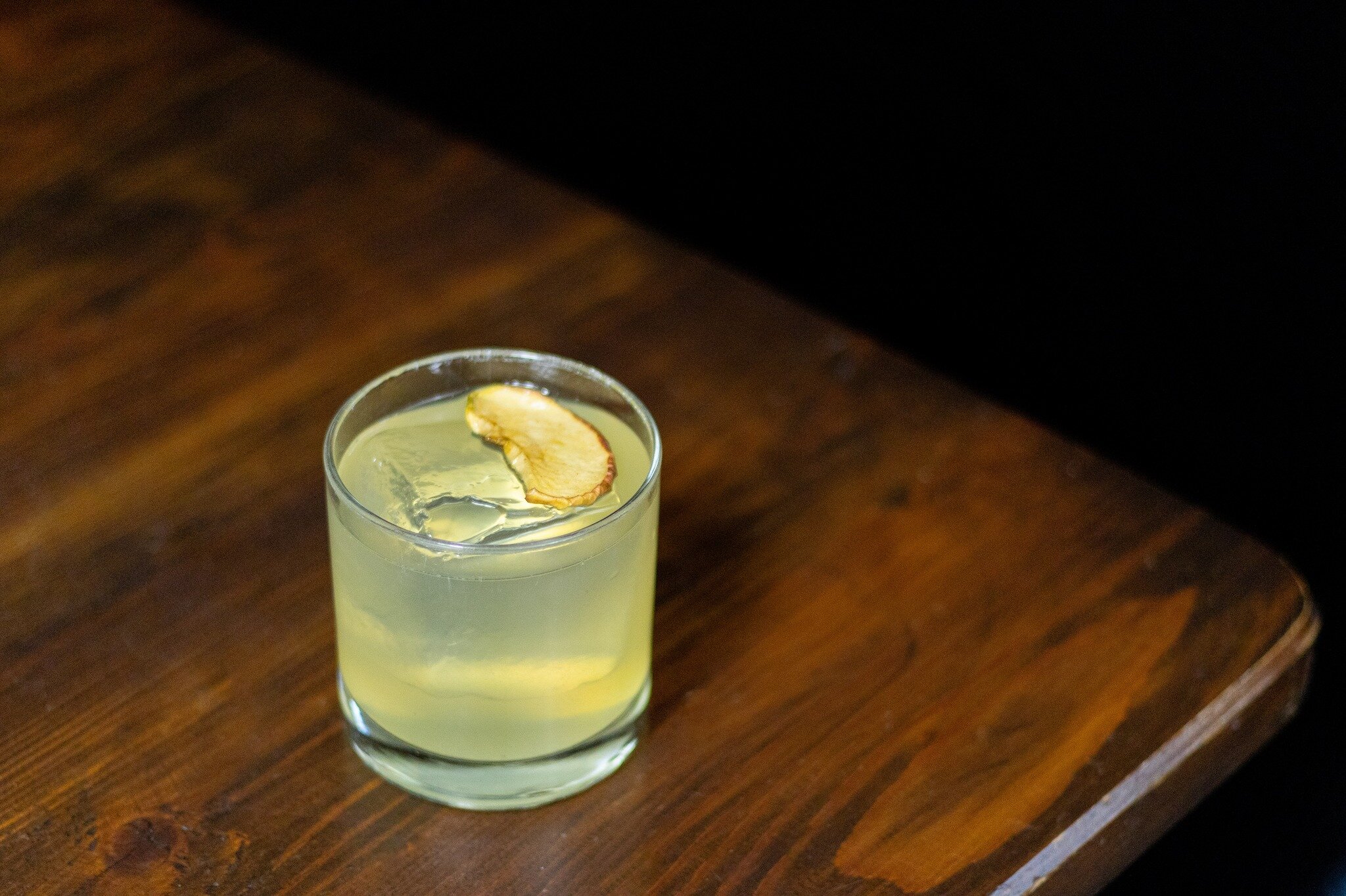 Although the autumn season is behind us, we're still loving the Fall Fashion in Edina &ndash; smoky Banhez Mezcal, lemon, honey &amp; apple cider is a cold-ish weather delight. 🍁