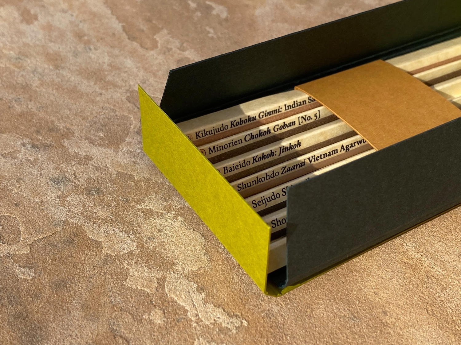 design-exploring-japanese-incense-packaging-4.jpg