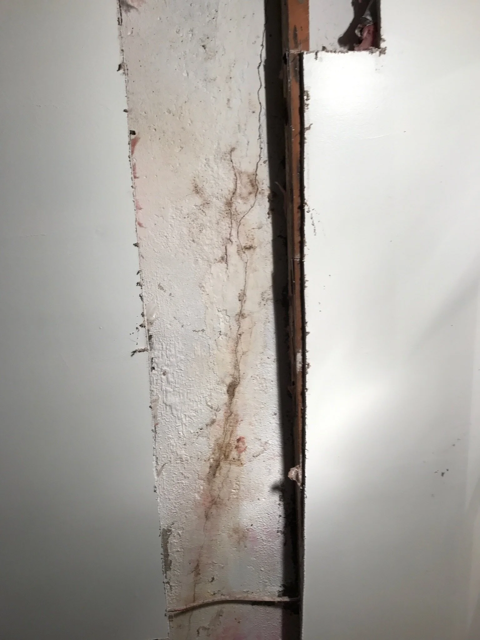 Leaking crack repair