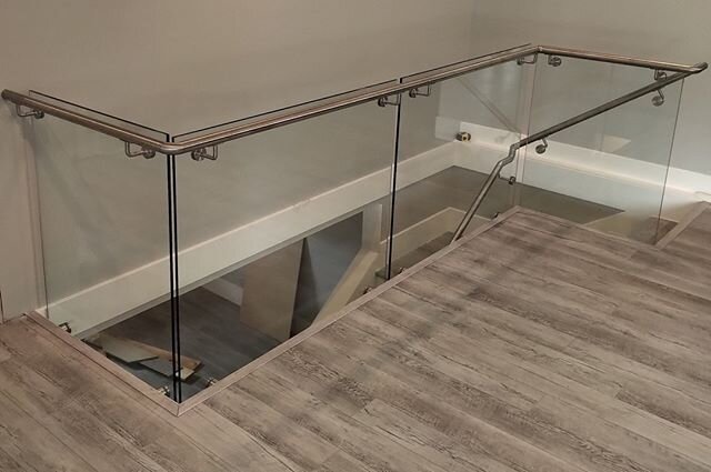 It doesn't have to be big! A small frameless railing like this is an excellent way to modernize and brighten up the interior of your home.⠀⠀⠀⠀⠀⠀⠀⠀⠀
~12mm glass on stainless standoffs #framelessglass.⠀⠀⠀⠀⠀⠀⠀⠀⠀
⠀⠀⠀⠀⠀⠀⠀⠀⠀
⠀⠀⠀⠀⠀⠀⠀⠀⠀
⠀⠀⠀⠀⠀⠀⠀⠀⠀
⠀⠀⠀⠀⠀⠀⠀⠀⠀
⠀
