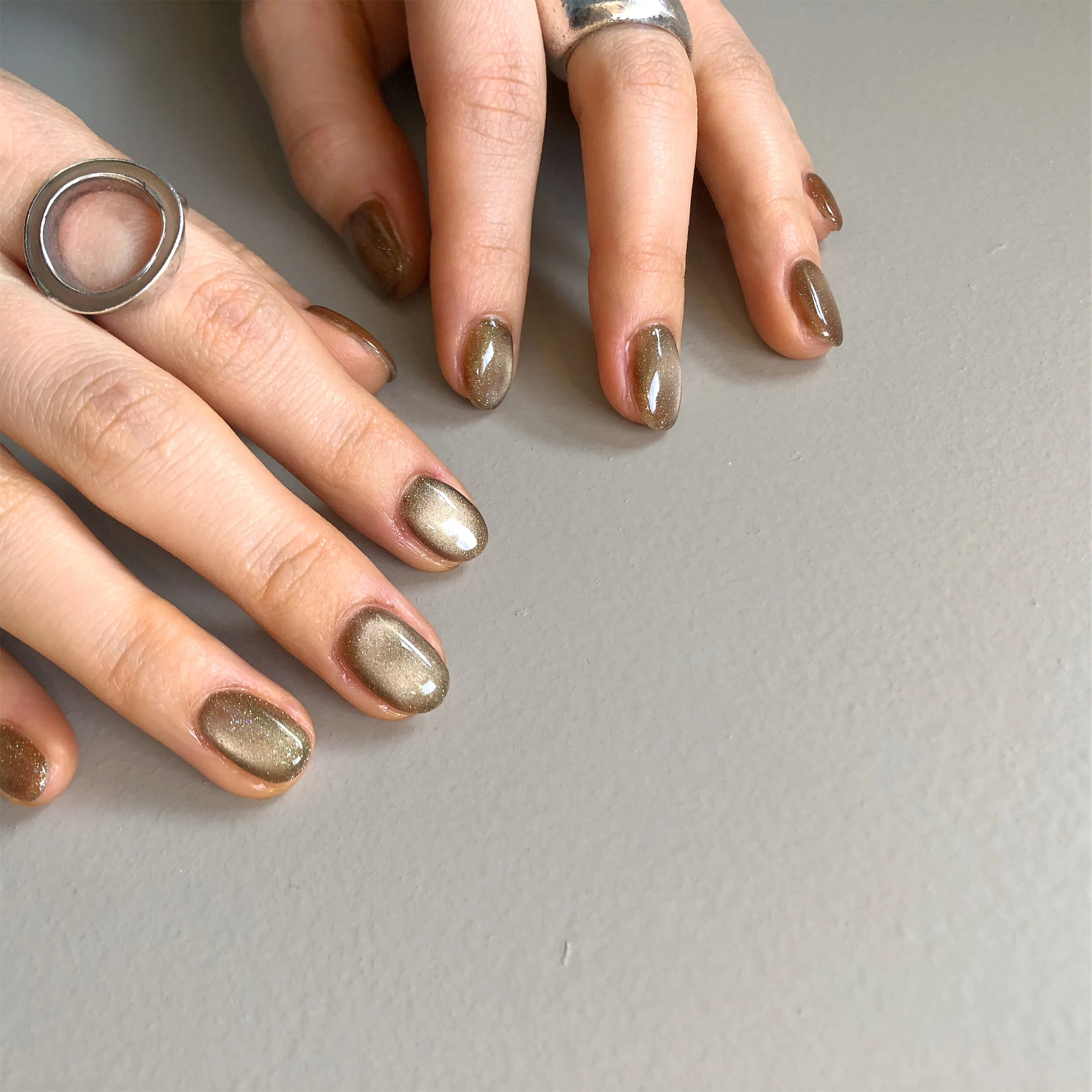ブラウンゴールドネイル