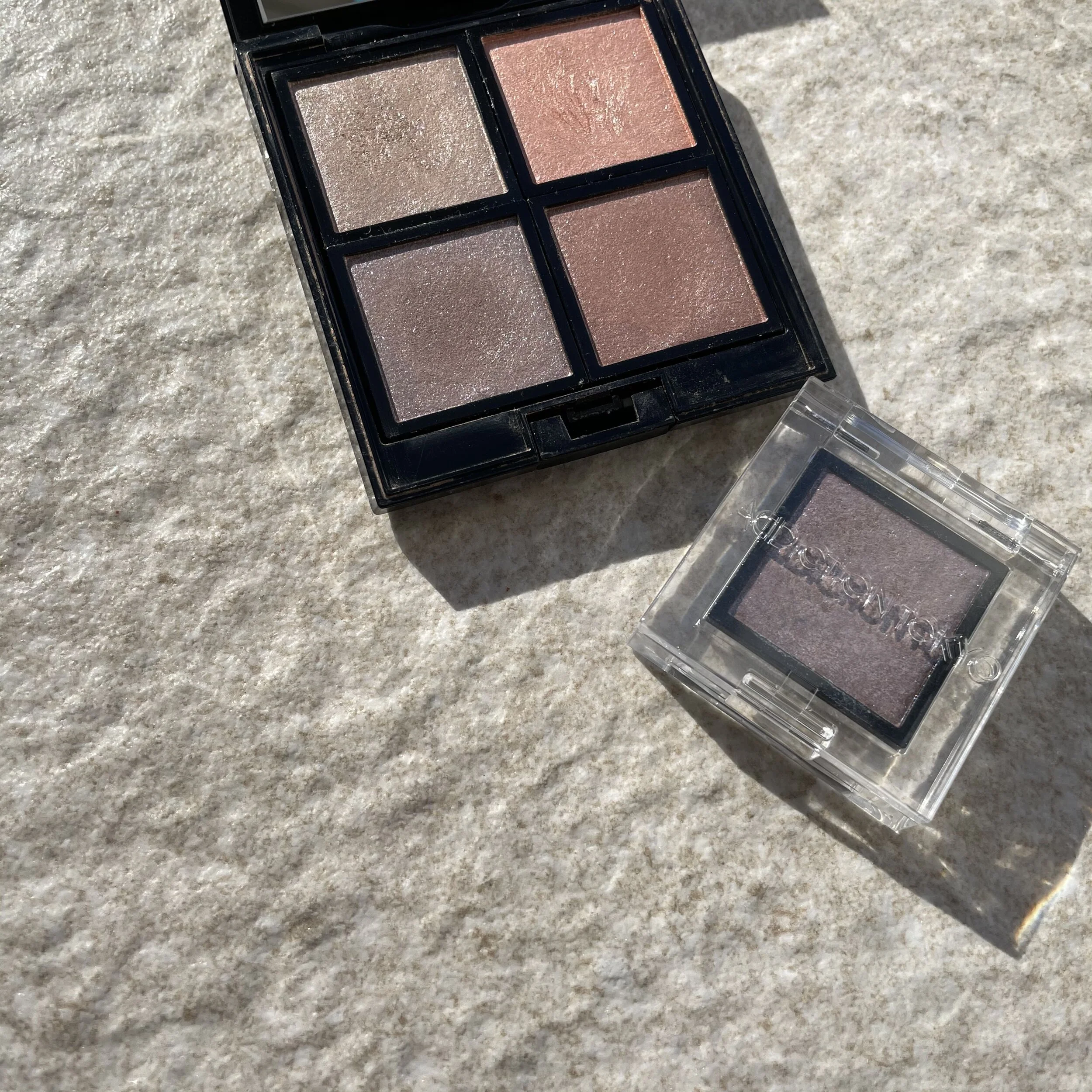 春色のアイシャドウ