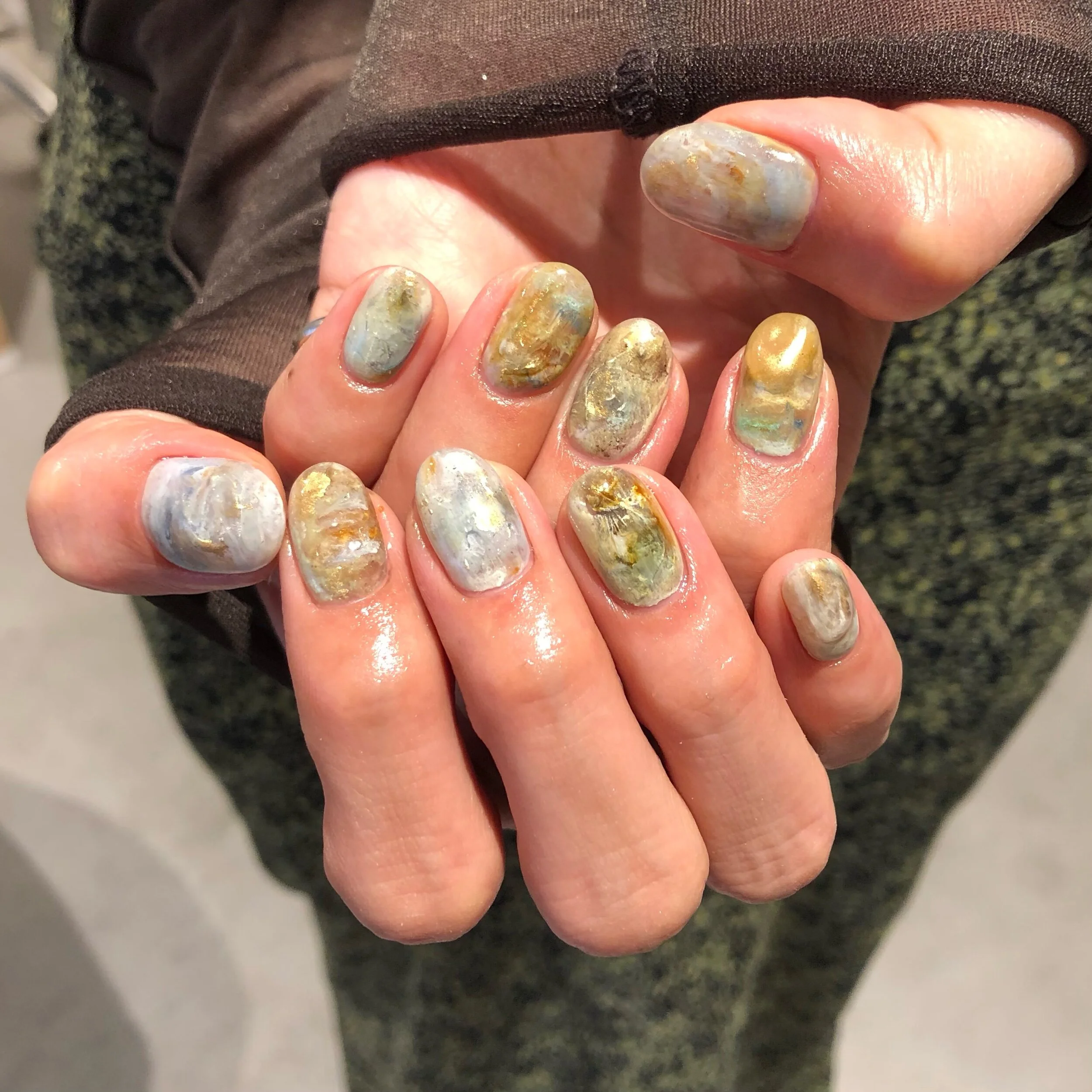 鉱物風ネイルデザイン