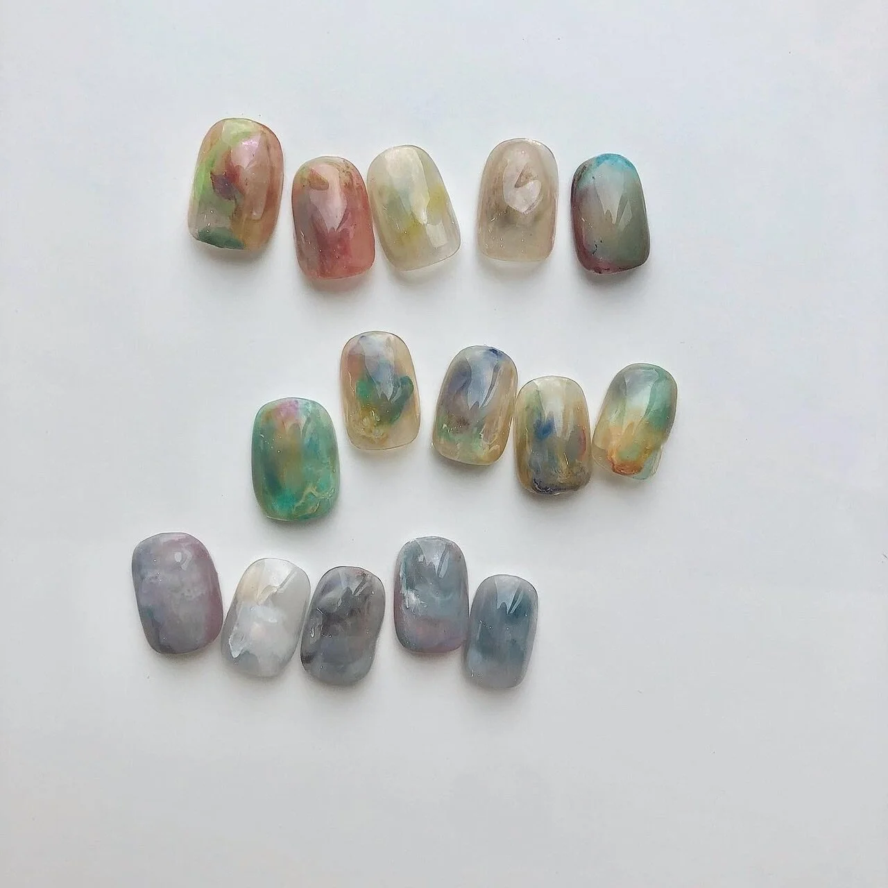 カラフル夏ネイルアート