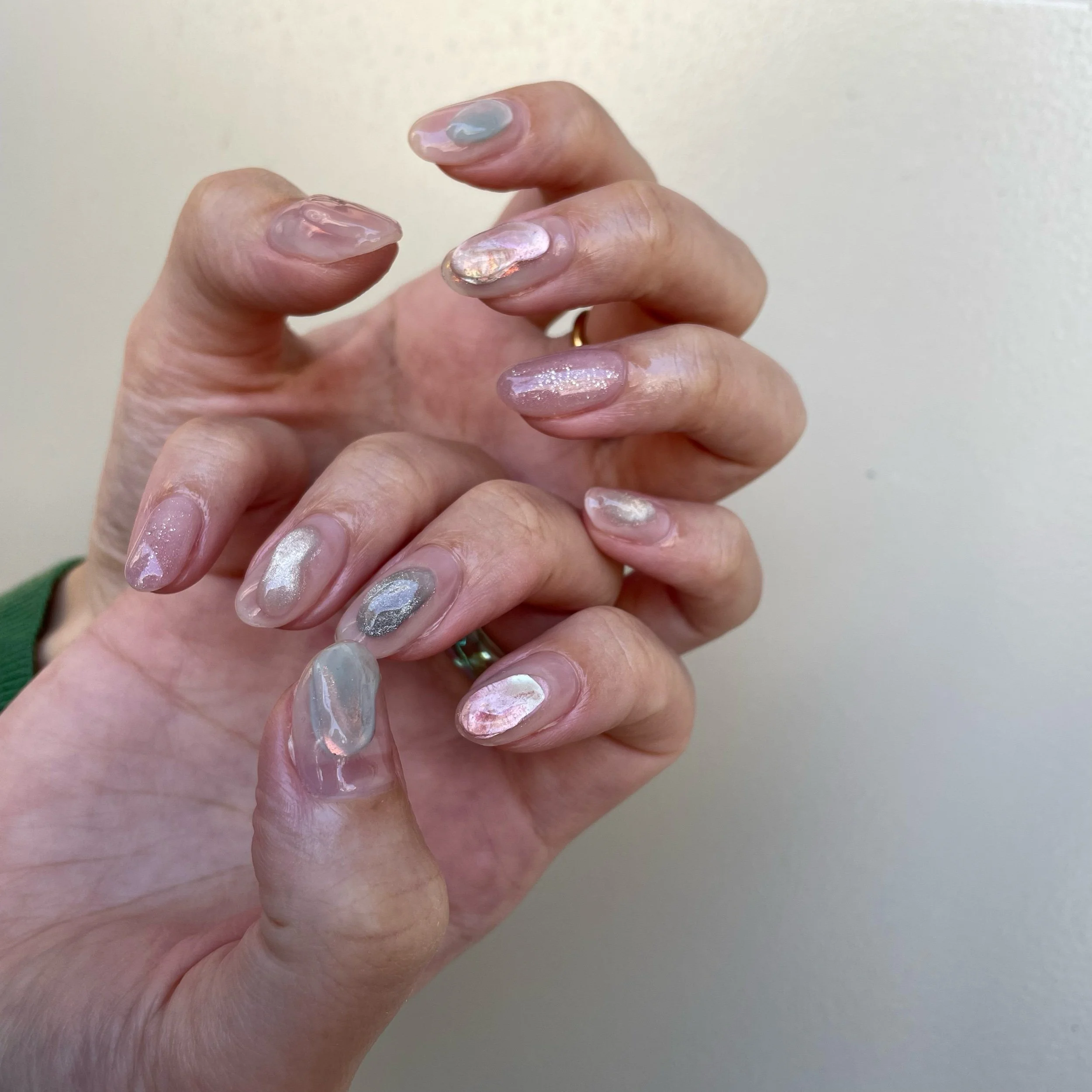 人気の凹凸ネイル