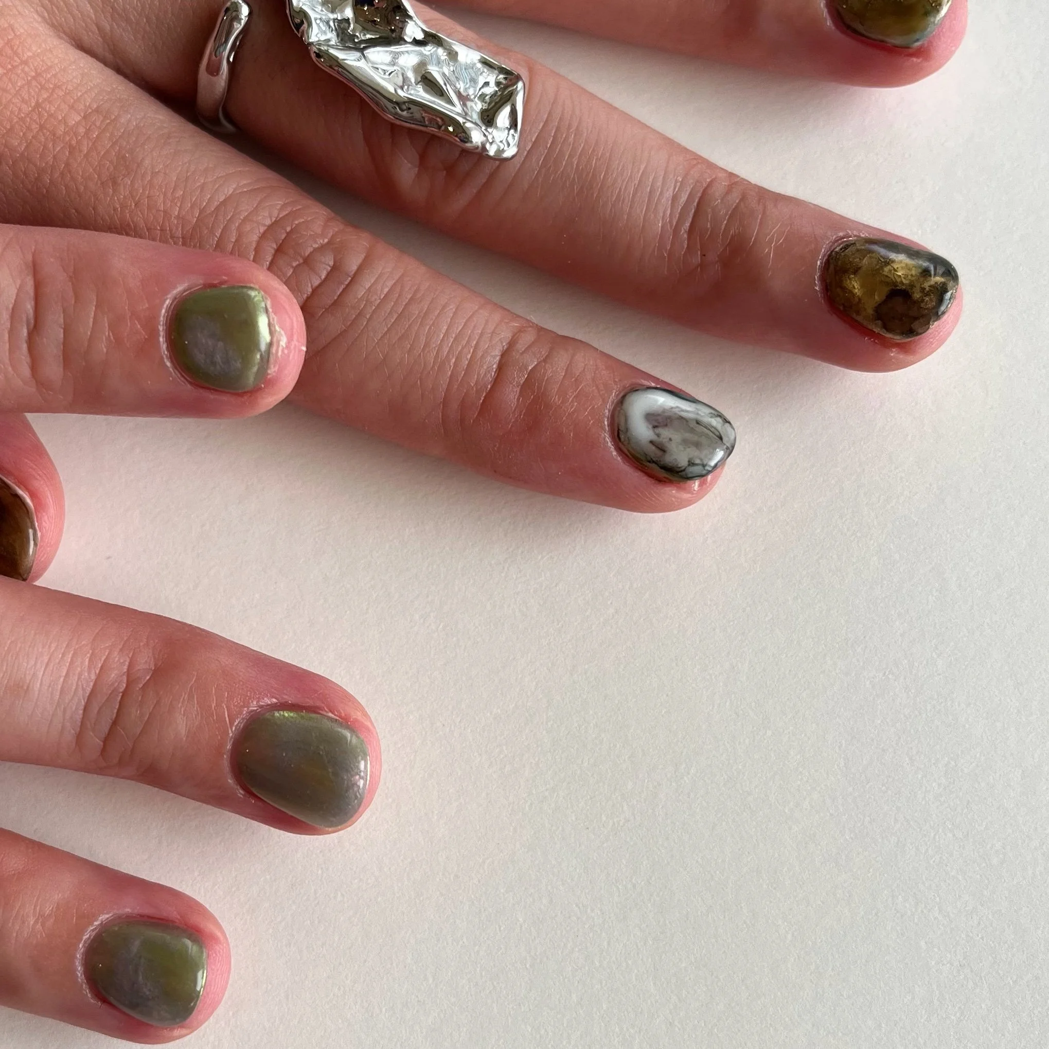 重さの異なったデザイン