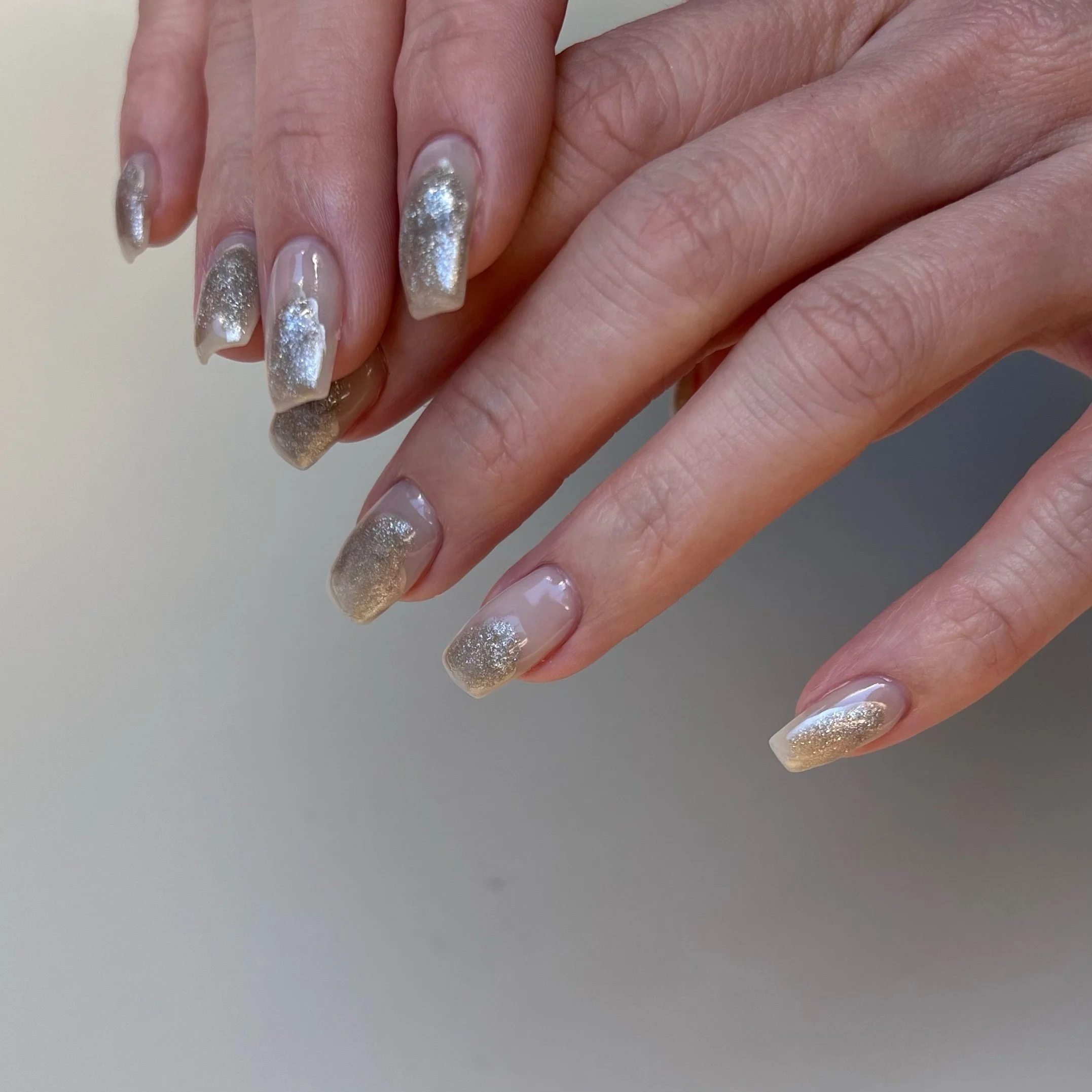 ゴールドグリッターネイル