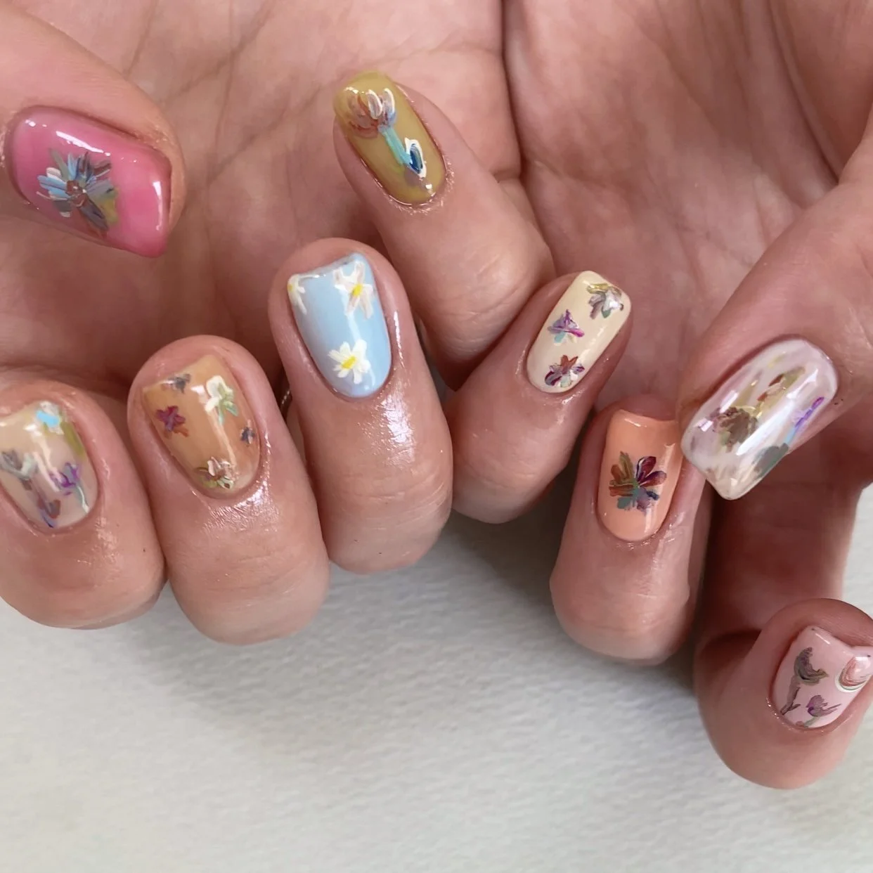 カラフル絵の具ネイル