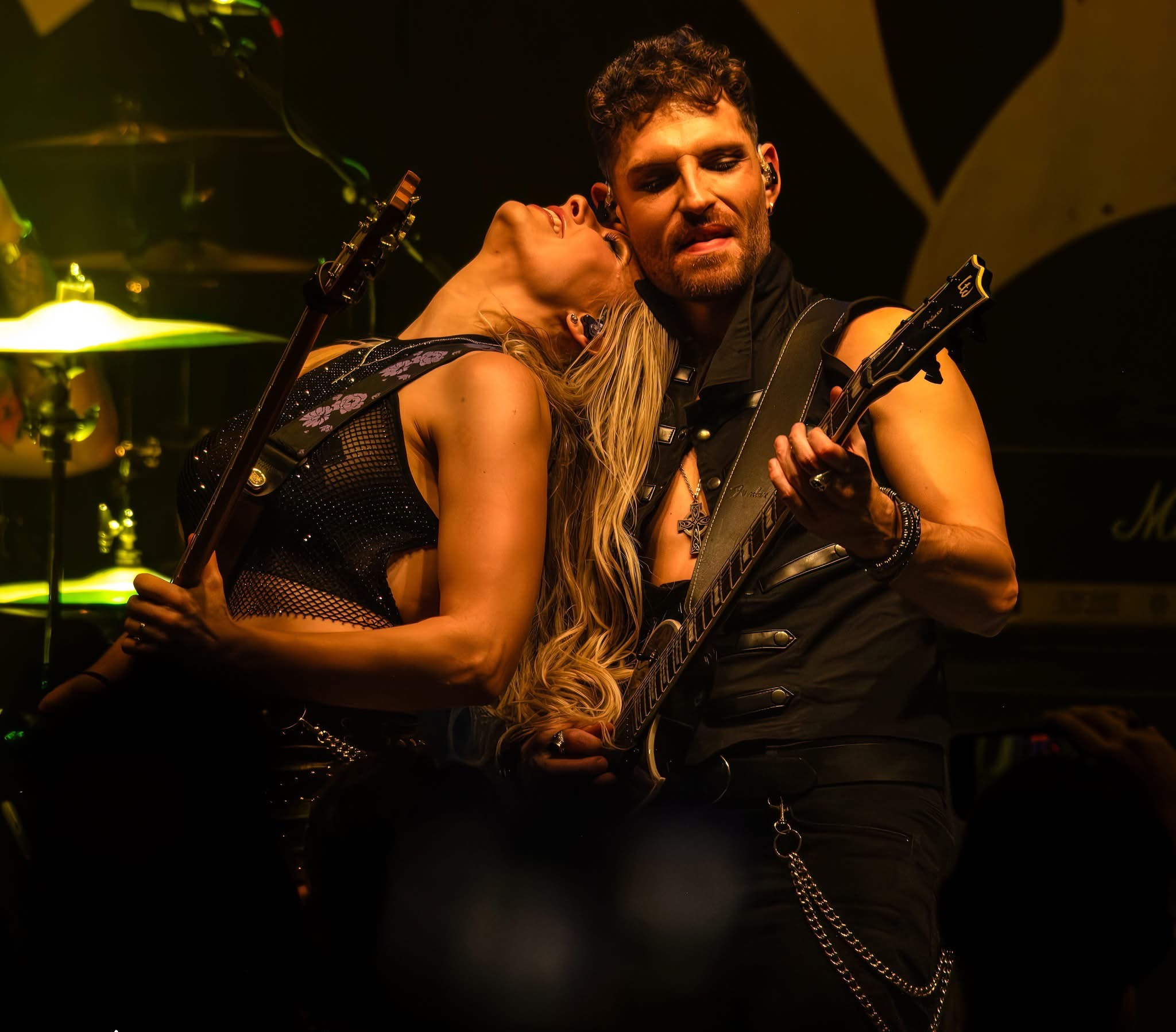 Christian Rivers performing live with Sophie Lloyd at Shepherd's Bush Empire. Professional guitarist, musical director and experienced guitar teacher offering online guitar lessons worldwide and in-person lessons in High Wycombe, Buckinghamshire.