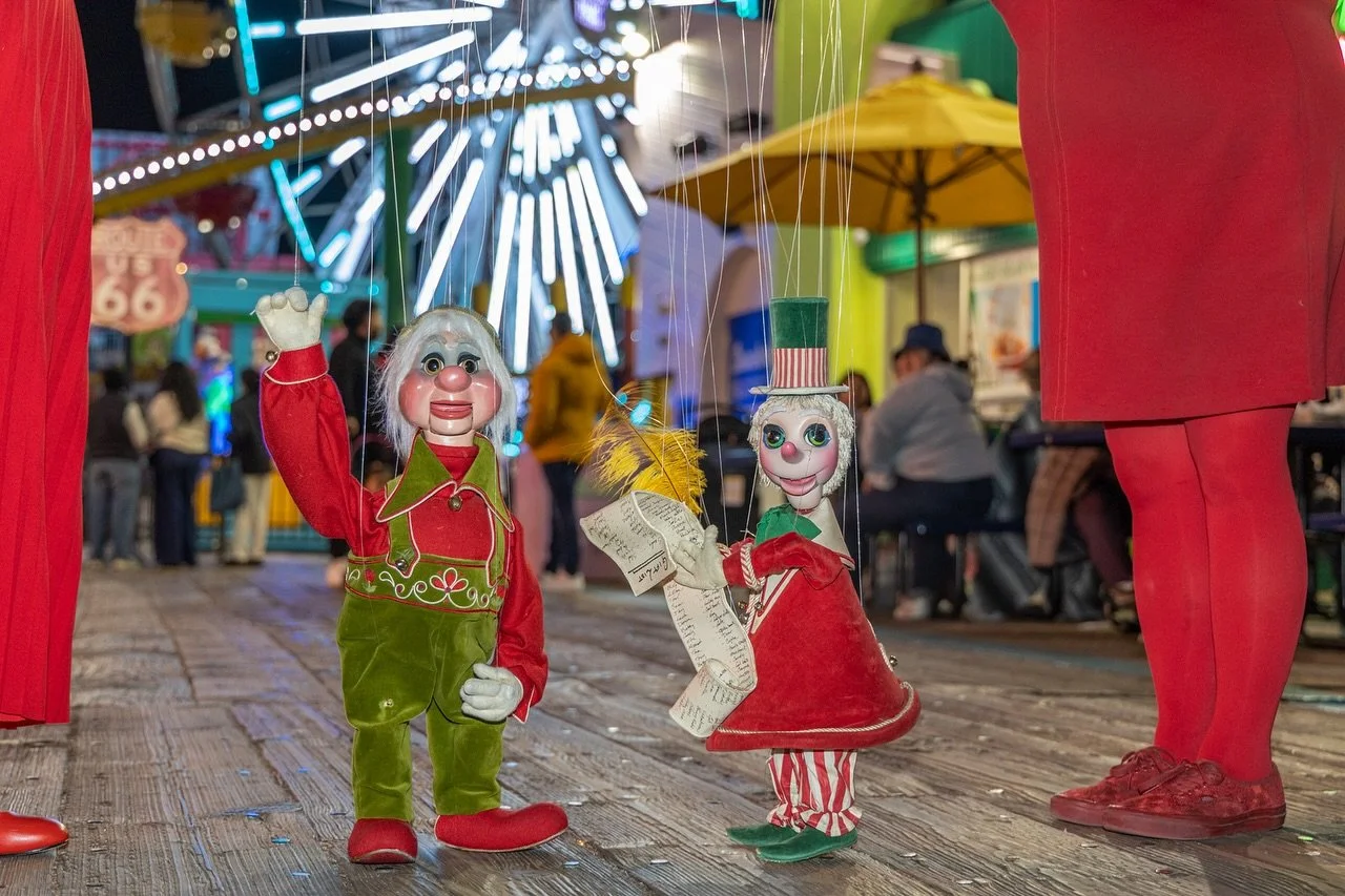 Locals&rsquo; Night x Sandy Cane Lane returns TOMORROW 12/18 from 3:30&ndash;9pm 🎅🏽🚗✨

The Pier is turning into a winter wonderland by the sea. Come for free holiday fun including photos with Santa and Mrs. Claus, magic from @bobbakermarionettes, 