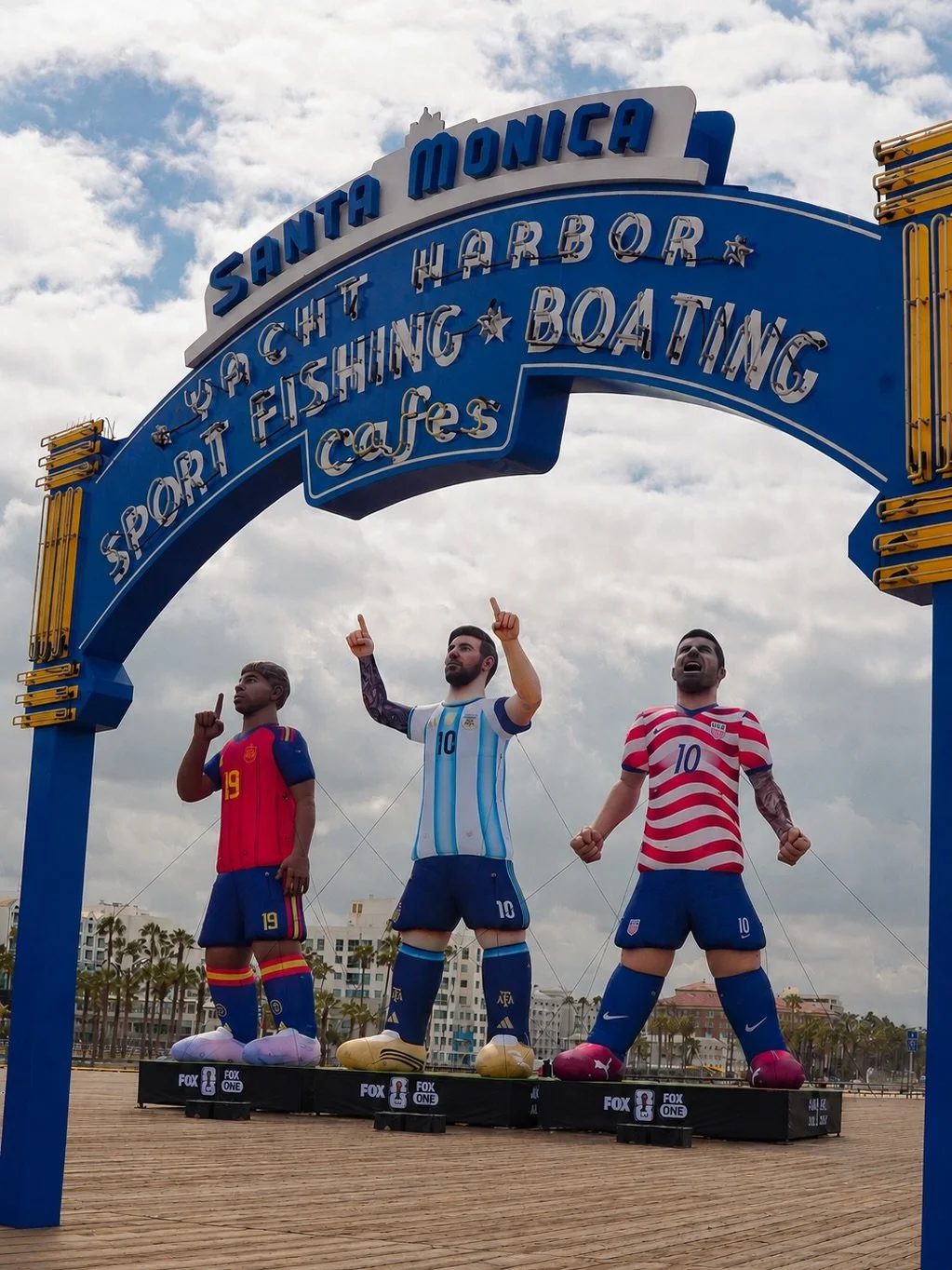 FIFA brought the legends to the Santa Monica Pier ⚽