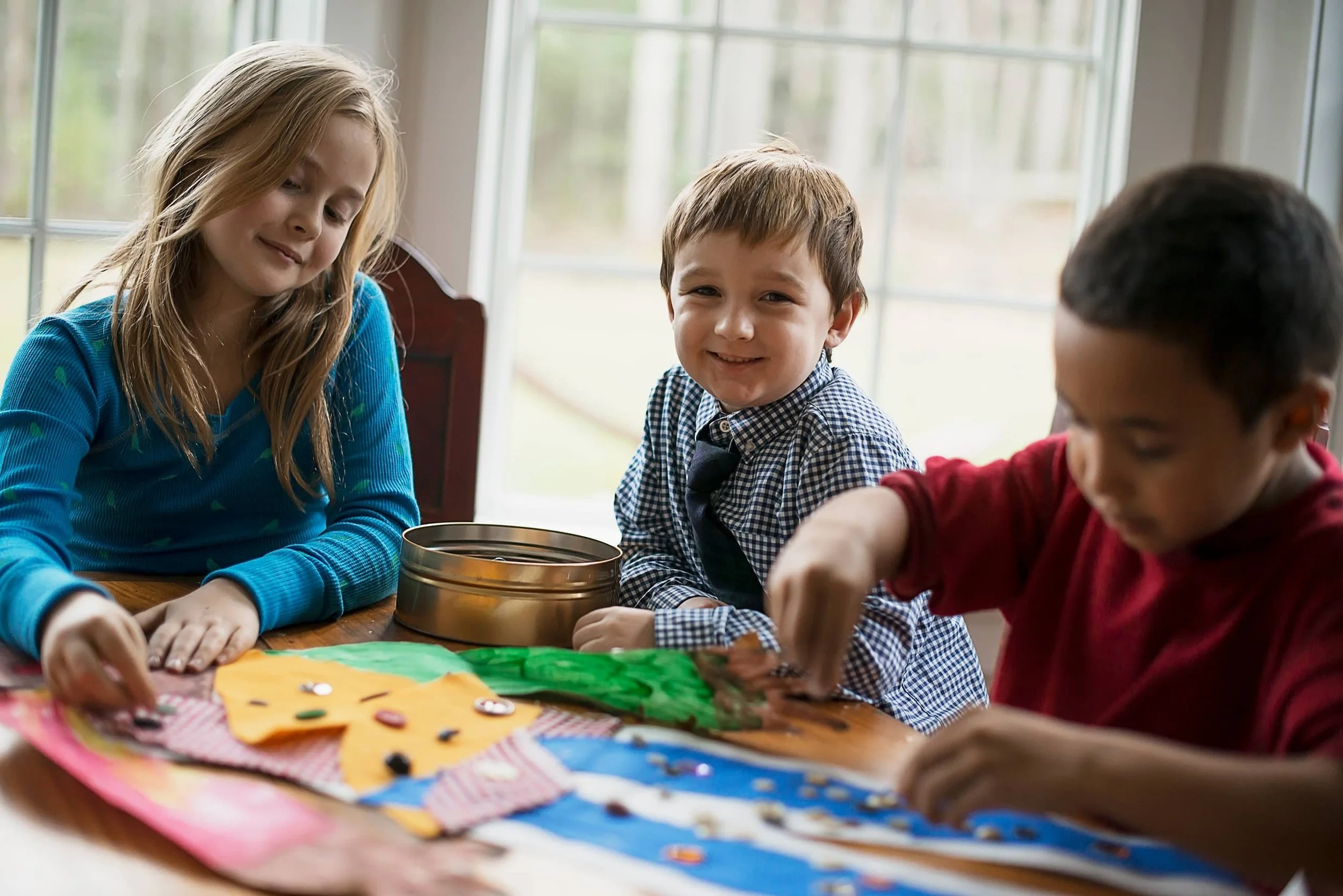 children-in-a-family-home-three-children-creatin-2025-04-03-11-08-48-utc.jpg