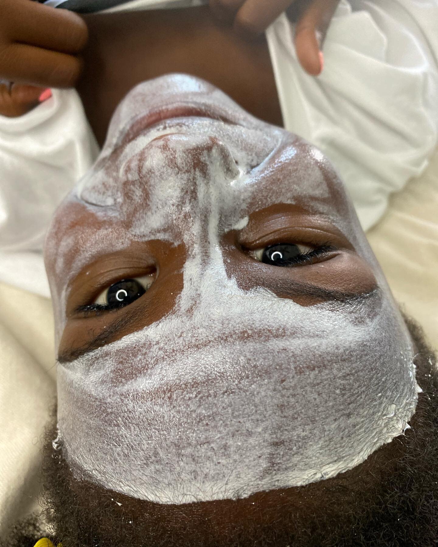 Beauty is HER 🤍
🪄 UNMASK BEAUTY
•
•
•
#lovetheskinyourein #skingoals #myskincareroutine #camarillo #unmaskbeauty #skinfidentstudio