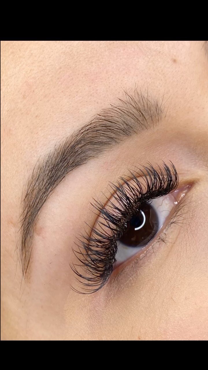 🪄Enhance Your Natural Beauty
Brow Wax and Tint
•
•
•
#UnmaskBeauty #skincare #luxurywaxing #lashlift #camarillocalifornia #hellogorgeous #lovetheskinyourein