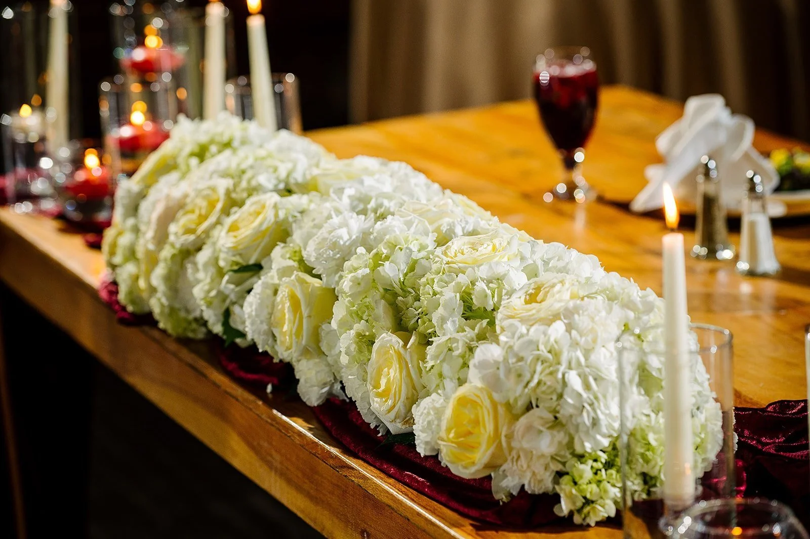 Sweetheart table clustered arrangement.
