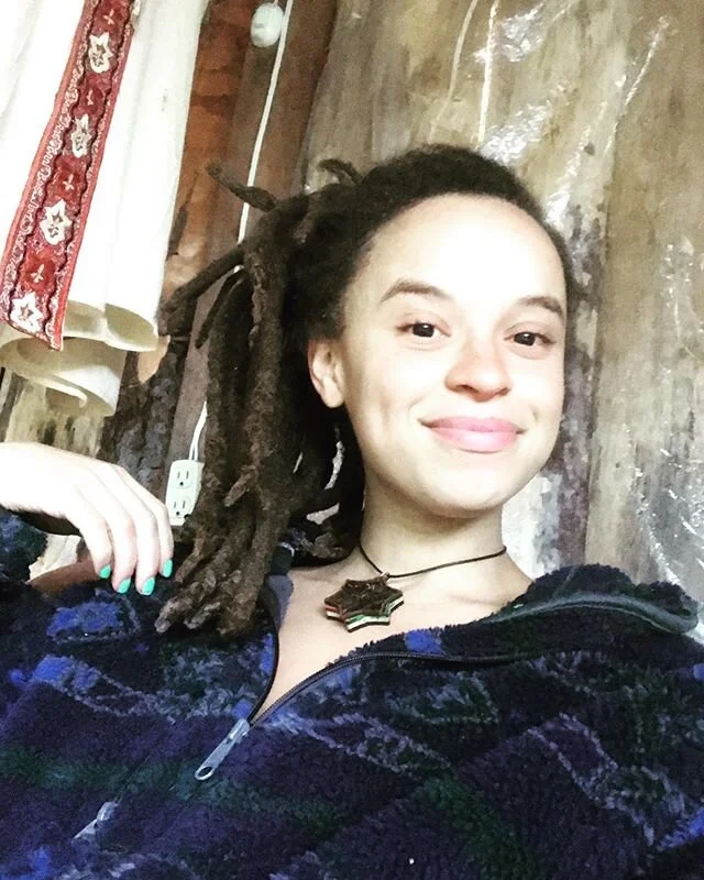 Chill 🍄🌙🧚🏽&zwj;♂️✨ #goddess #selflove #selfhealing #wellness #blackgirlmagic #blackwitchesofinstagram #witchesofcolor #hoodoo #conjure #rootwork #witch #witchcraft #herbalinfusions #tarot #lightworker#ancestors #magic #spirituality #chakrahealing