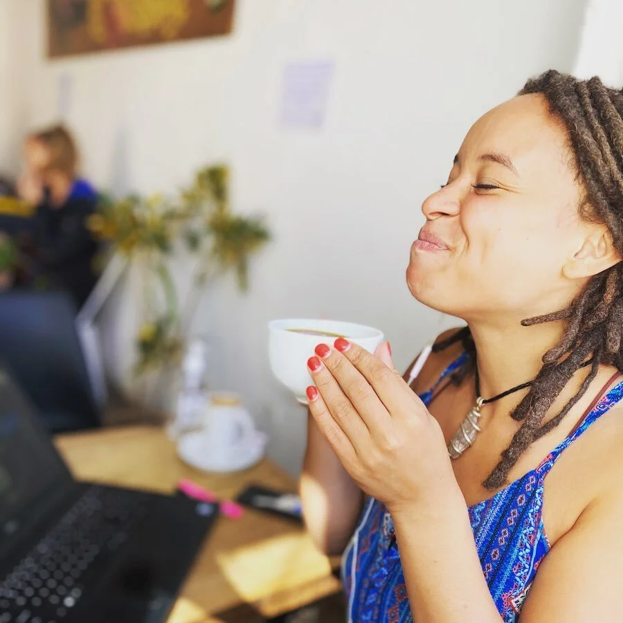 Things that bring me joy:
✨going to the beach
✨being able to work from anywhere (with WiFi)
✨creating my own schedule 
✨traveling and seeing the world 
✨sharing moments with beautiful beings
✨funny YouTube videos 
✨a spa day
✨beds with LOTS of pillow