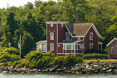 Conanicut_Point_Light_in_2007.jpg