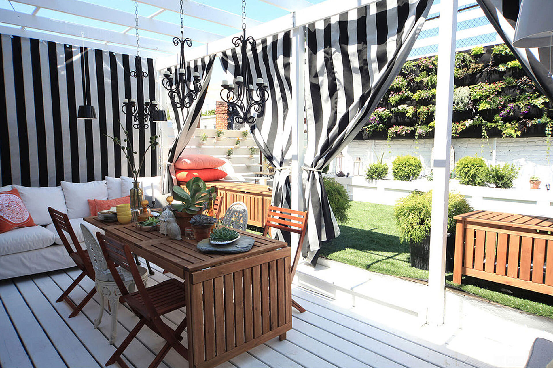 privacy-options-pergola-curtains.jpg