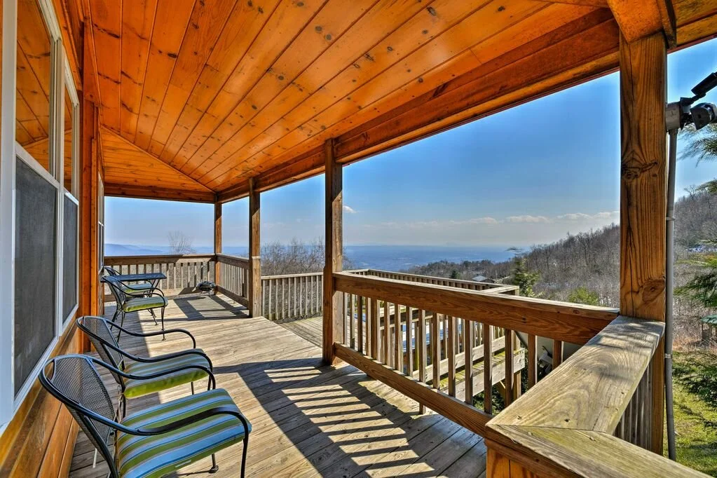 Cabin in Fancy Gap, VA atop the Blue Ridge Mountains