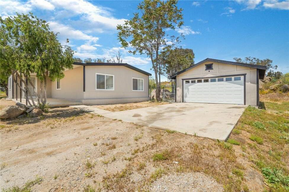 22190 River Road Perris, CA 92570