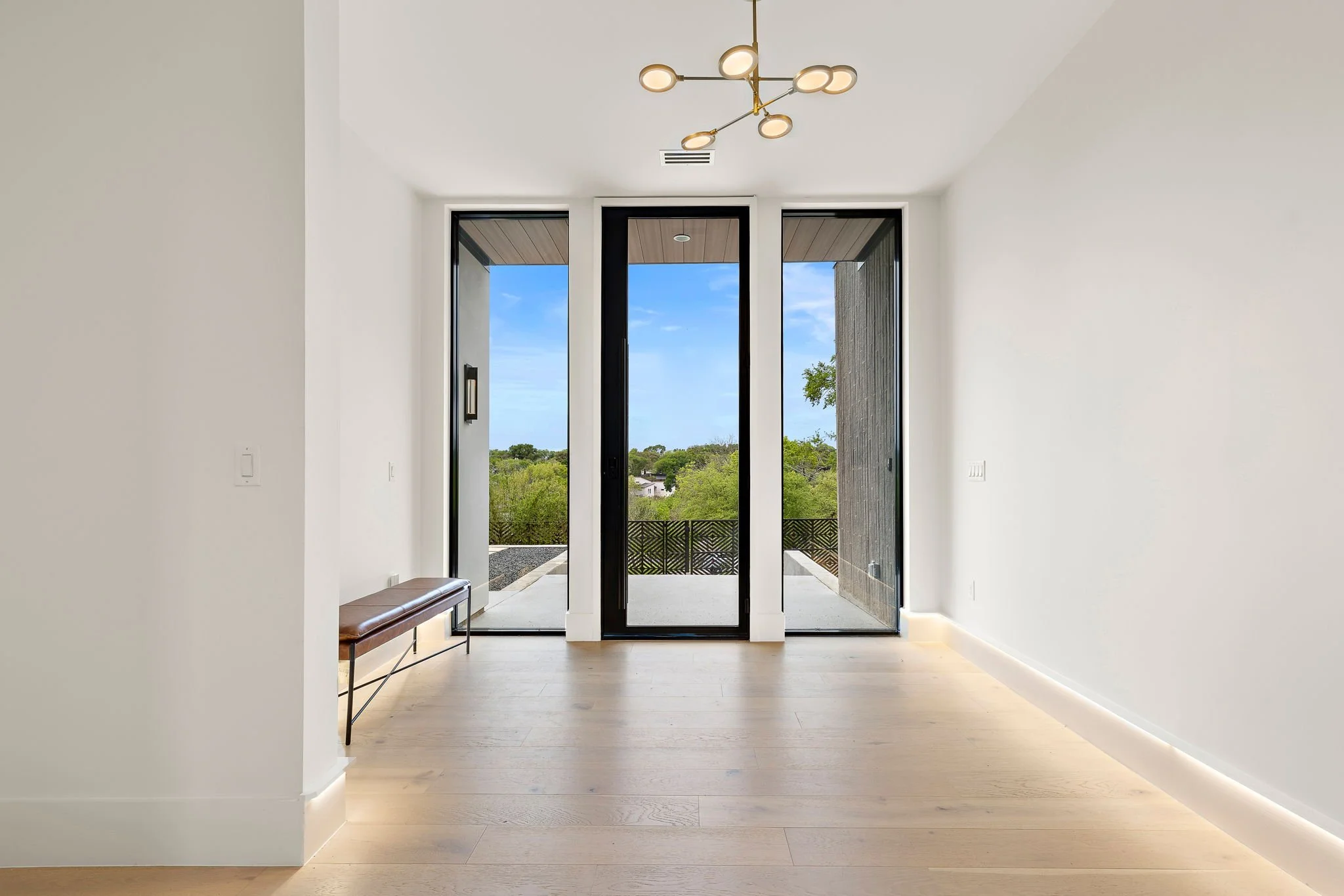 2-web-or-mls-2401 Oakhaven Cir KCP 032024 - 4.jpg