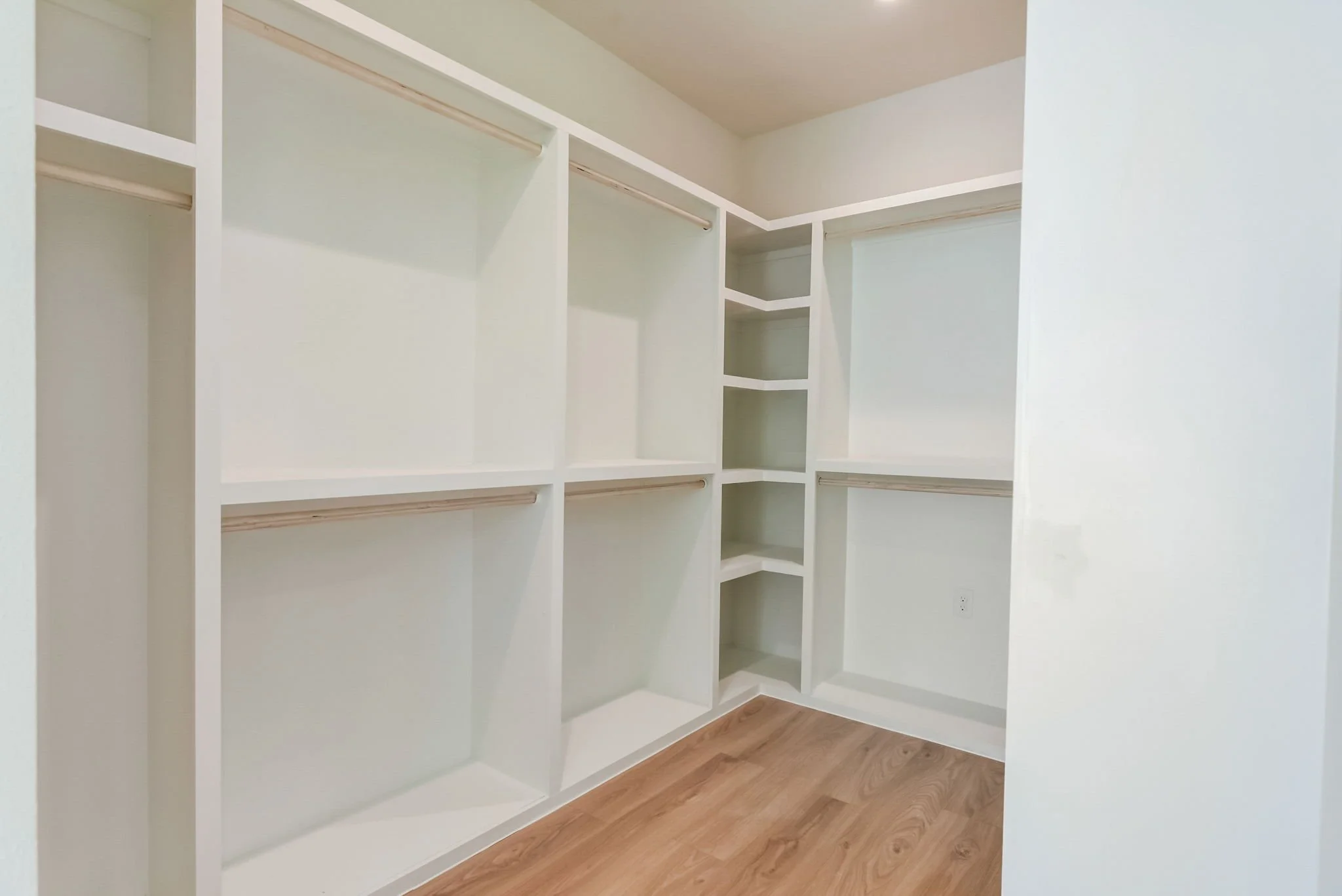 28-web-or-mls-Clawson Rd A-026.jpg
