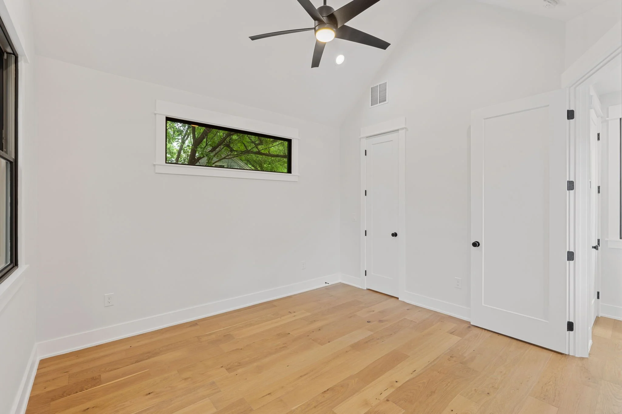 SQFT-0910.jpg