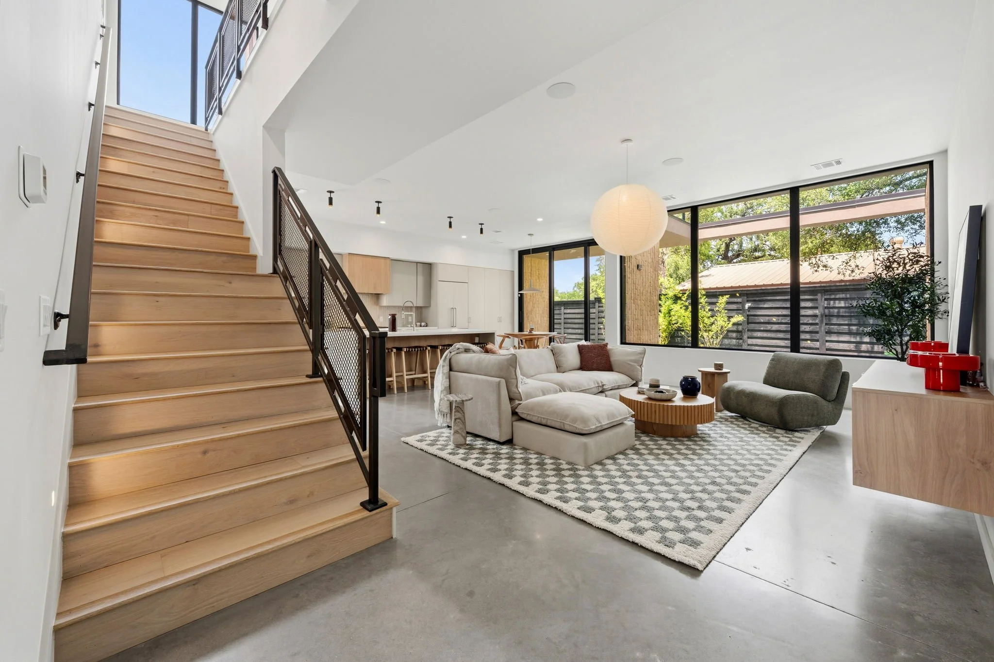 4-SQFT-1037.jpg