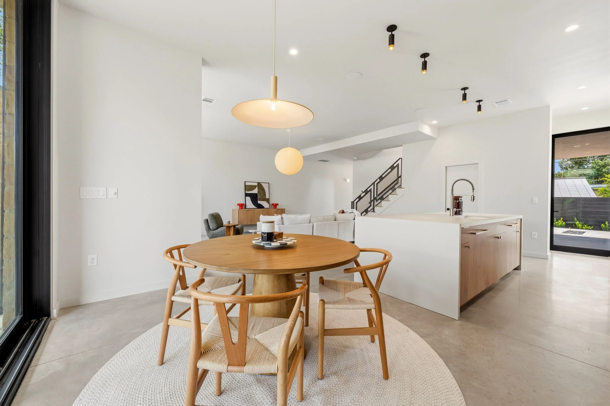11-SQFT-1077.jpg
