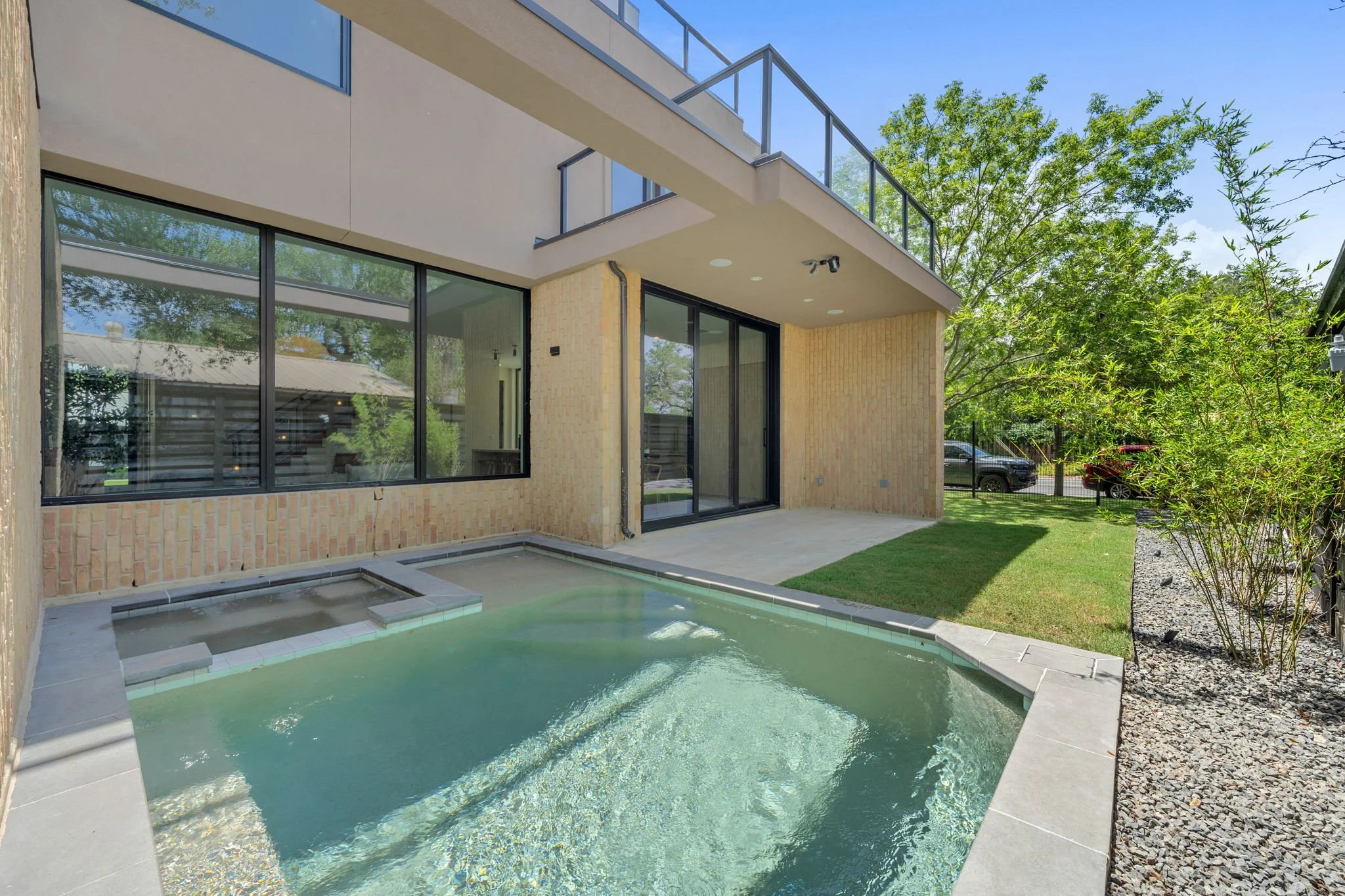 82-SQFT-1143.jpg