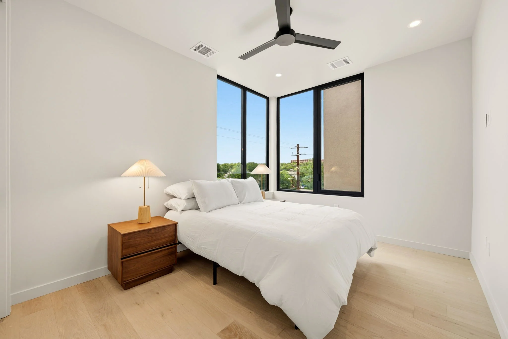 26-SQFT-0553.jpg