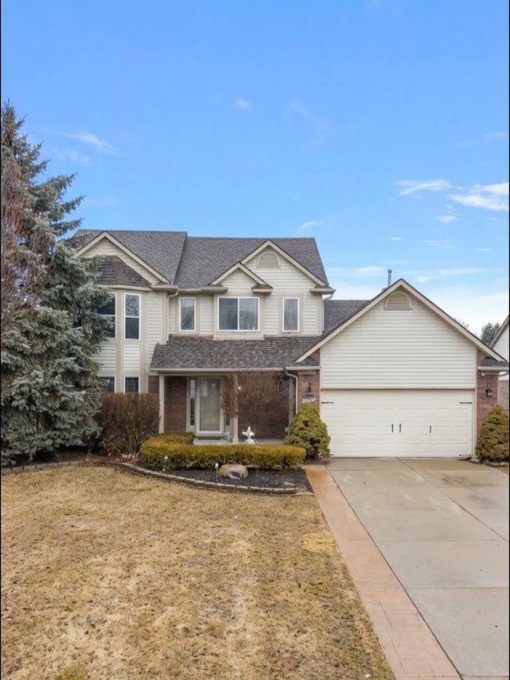 Spacious, updated, and perfectly located in Clinton Twp. 🏡✨

📍 21209 Clear Creek Blvd
💲 $385,000
🛏 4 Bedrooms
🛁 2.5 Bathrooms
📐 2,100 Sq Ft

If you are interested send me a DM! 📲