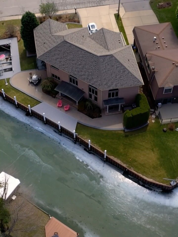 Waterfront living, elevated. 🌊✨

📍 35809 Schmid Dr | New Baltimore
💲 $789,000
🛏 3 Bedrooms
🛁 2.5 Bathrooms
📐 2,937 Sq Ft
🚤 185 ft of deep-water canal frontage
🔥 2-story great room + fireplace
🎬 Home theater
⚓ Boat well + hoist

Luxury, space