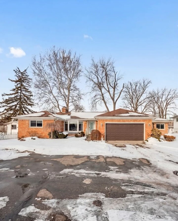 New price. Same unbeatable riverfront views. 🌅🚤

Now $499,999 this is your chance to make it yours.

#thehinesteam #kwlakeside